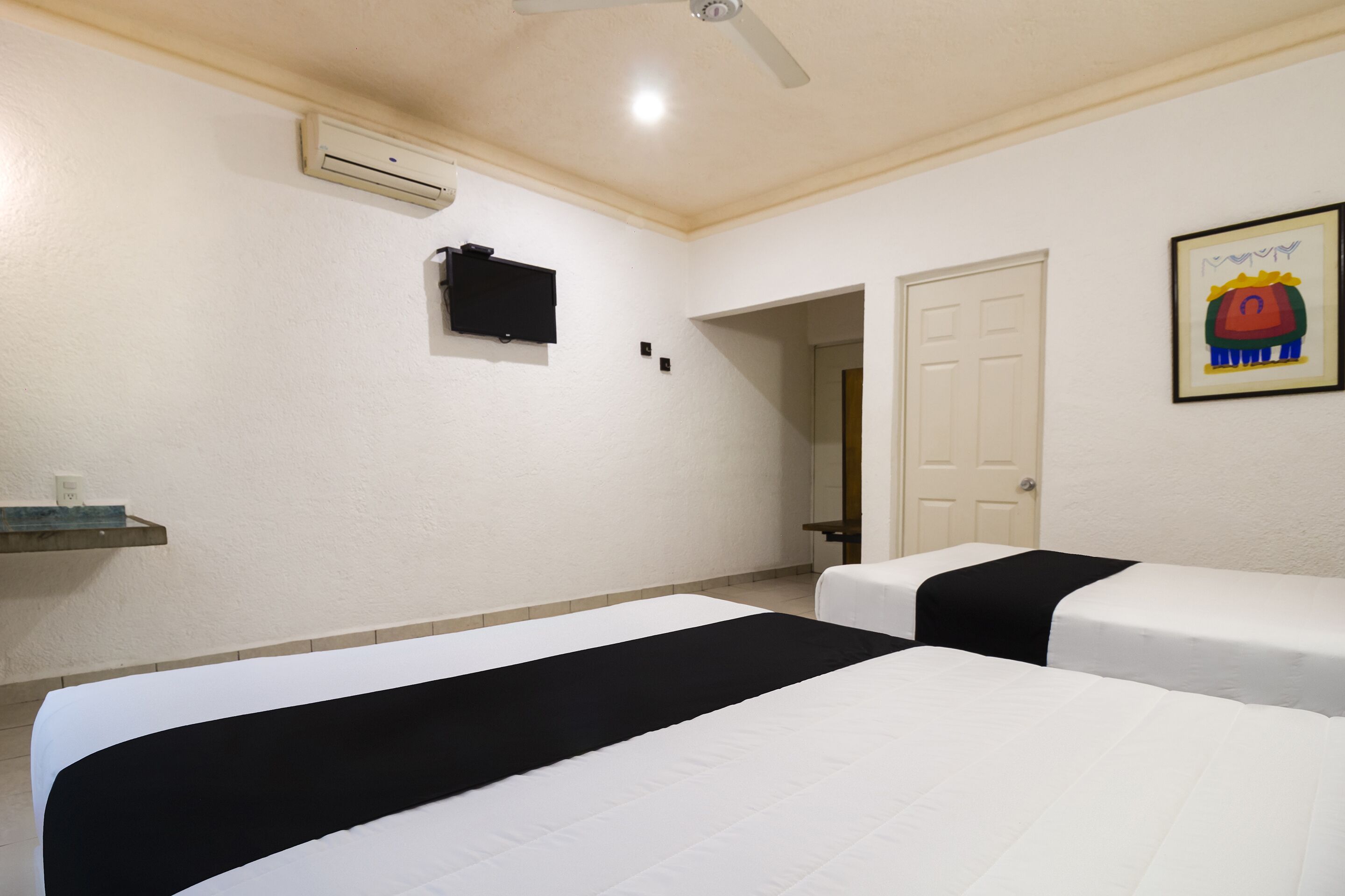 Hotel Parotas by OYO Rooms