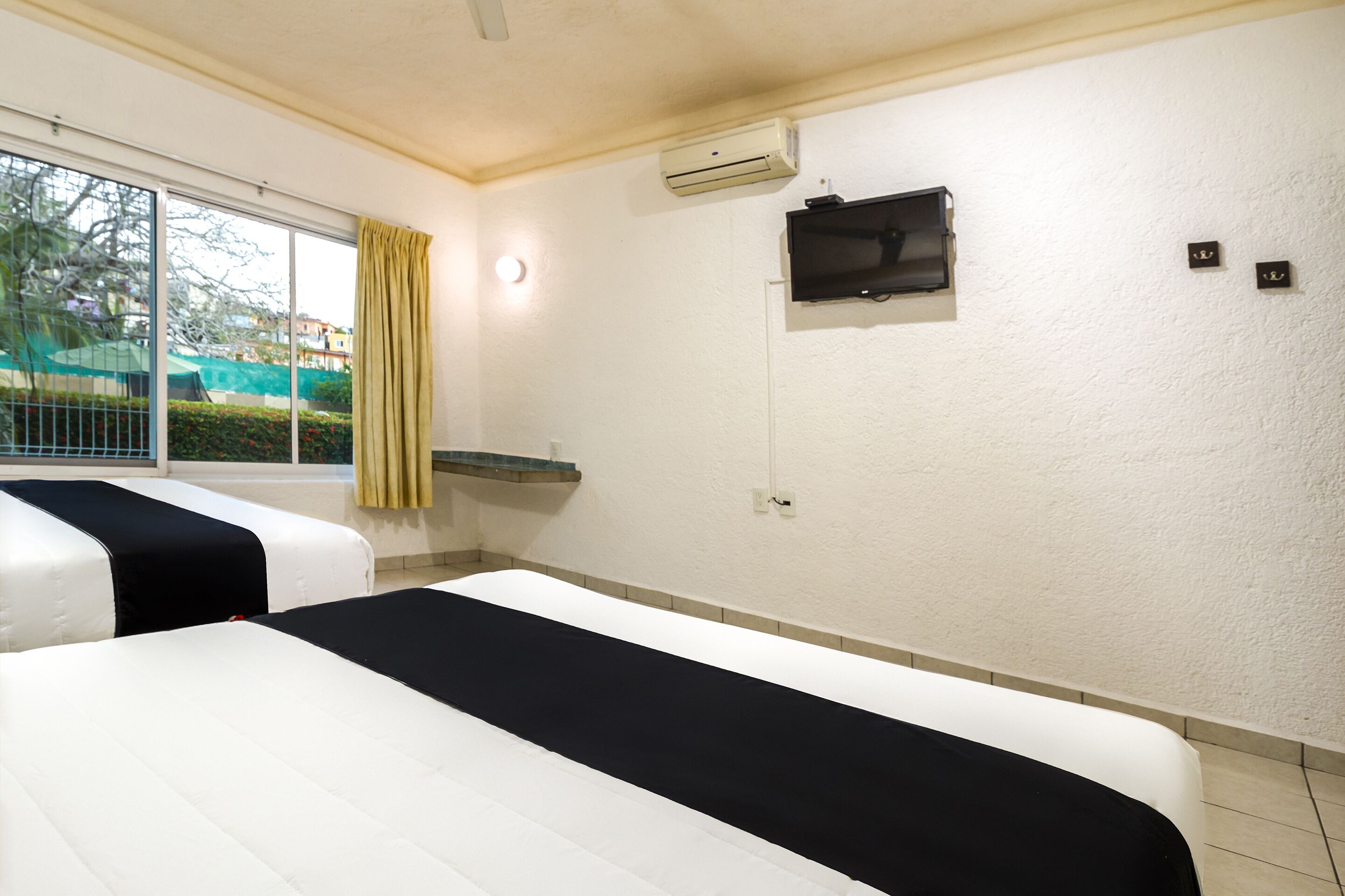 Hotel Parotas by OYO Rooms
