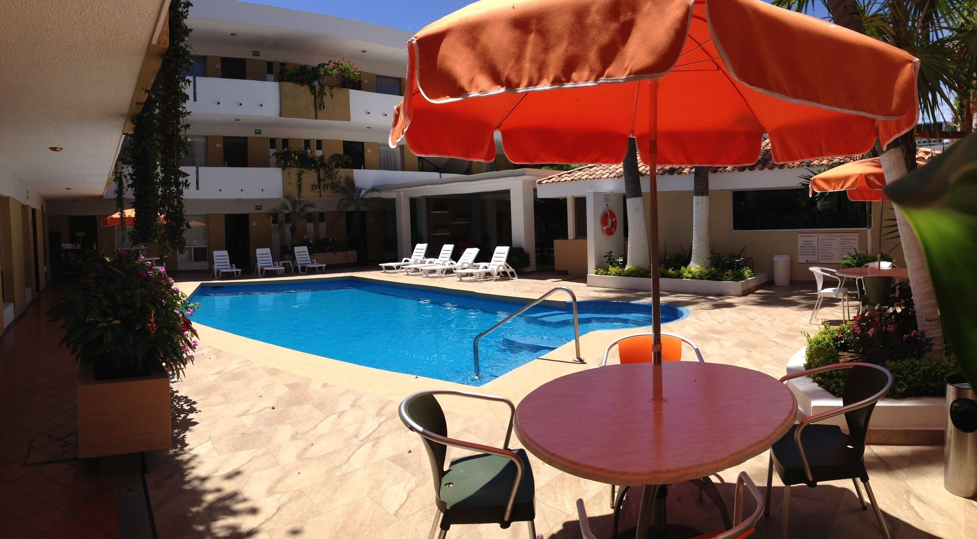 Azteca Inn