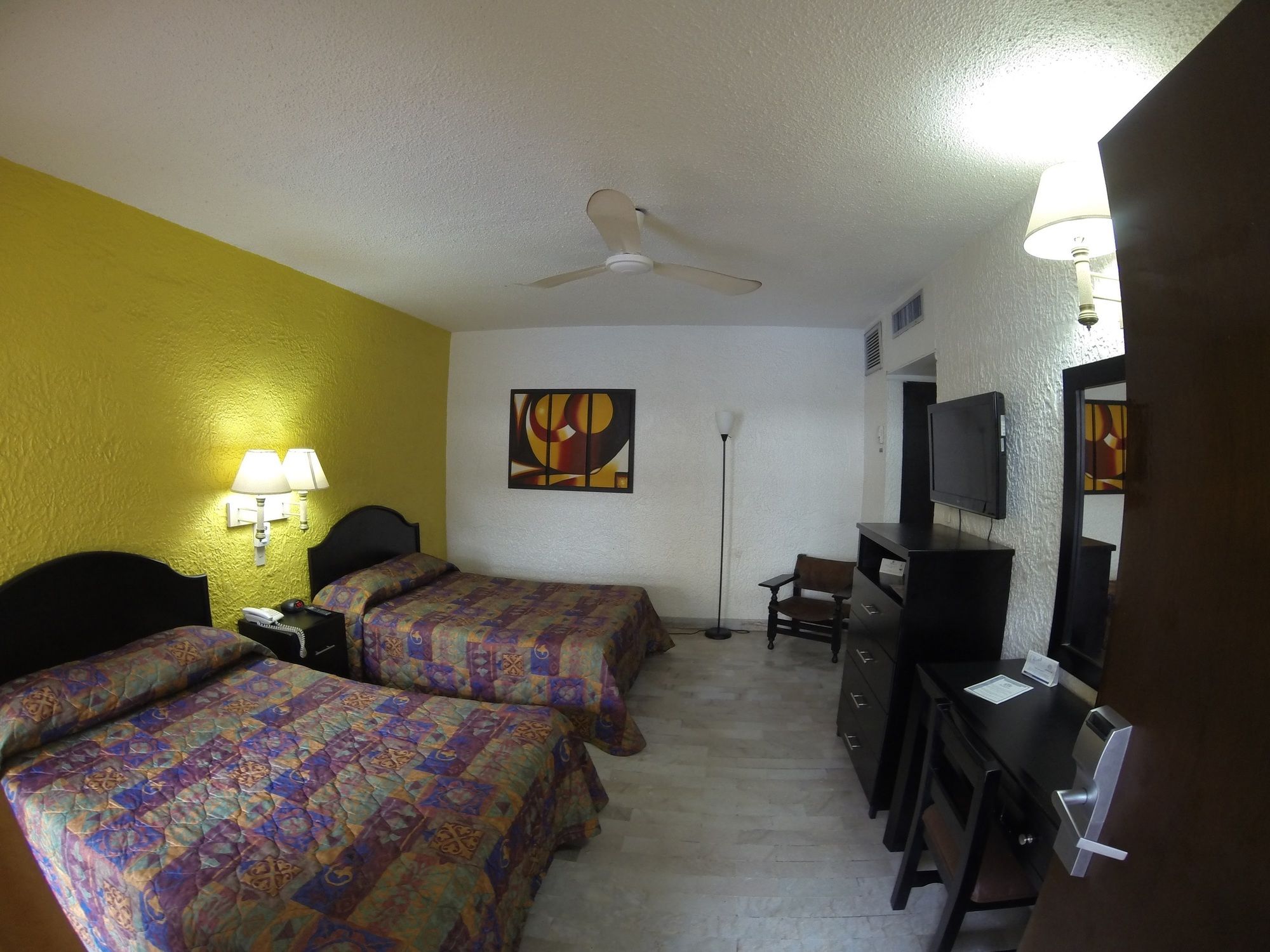 Azteca Inn