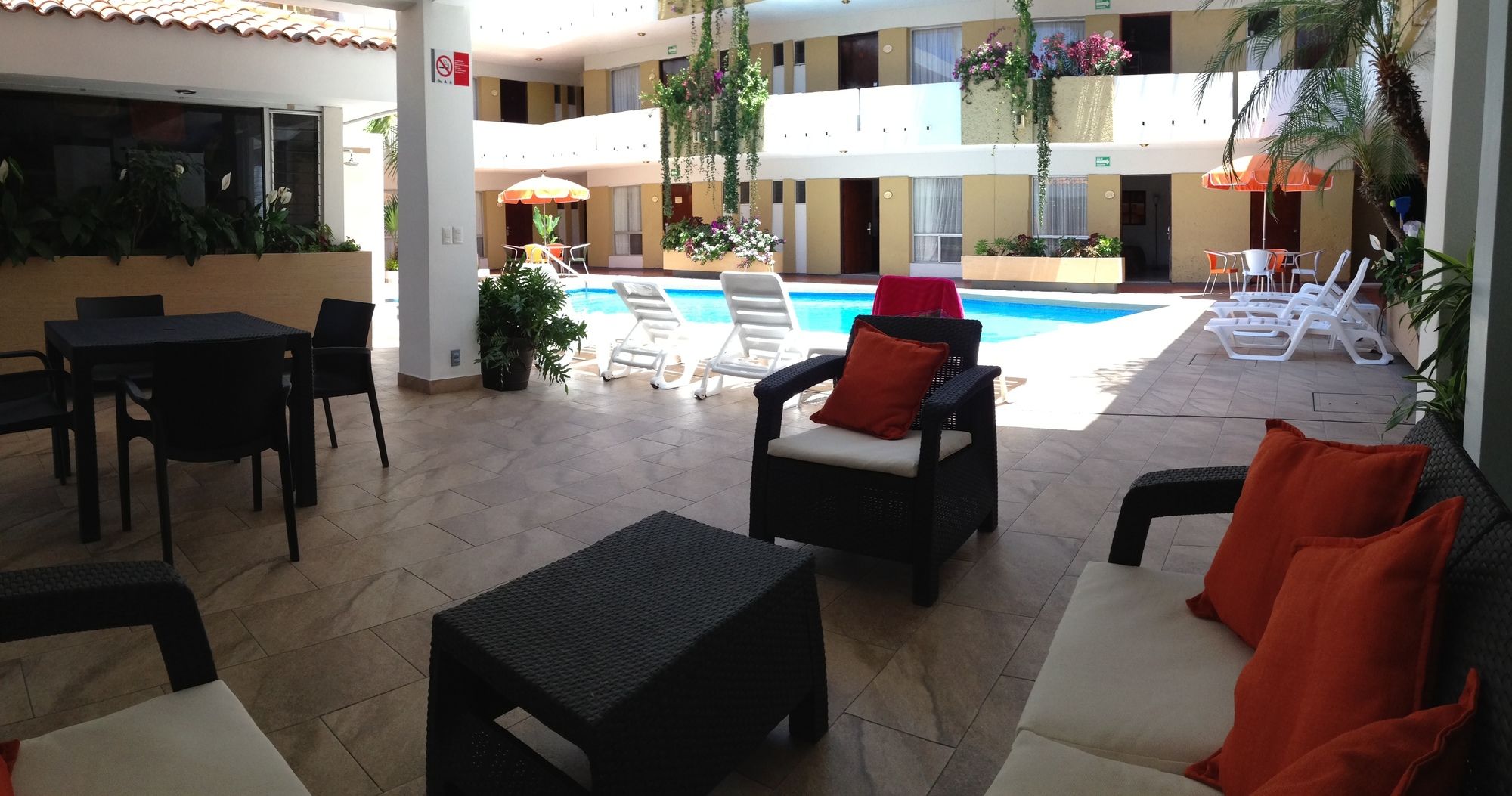 Azteca Inn