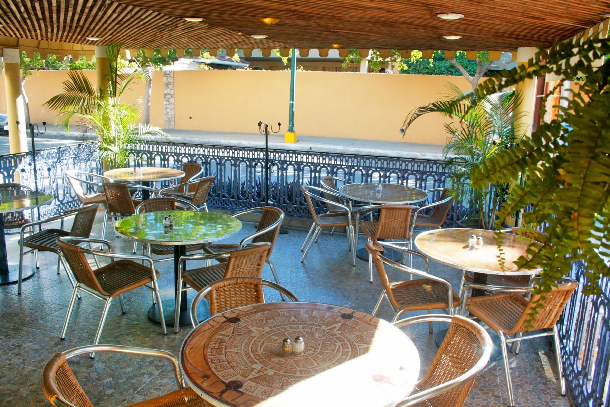Azteca Inn