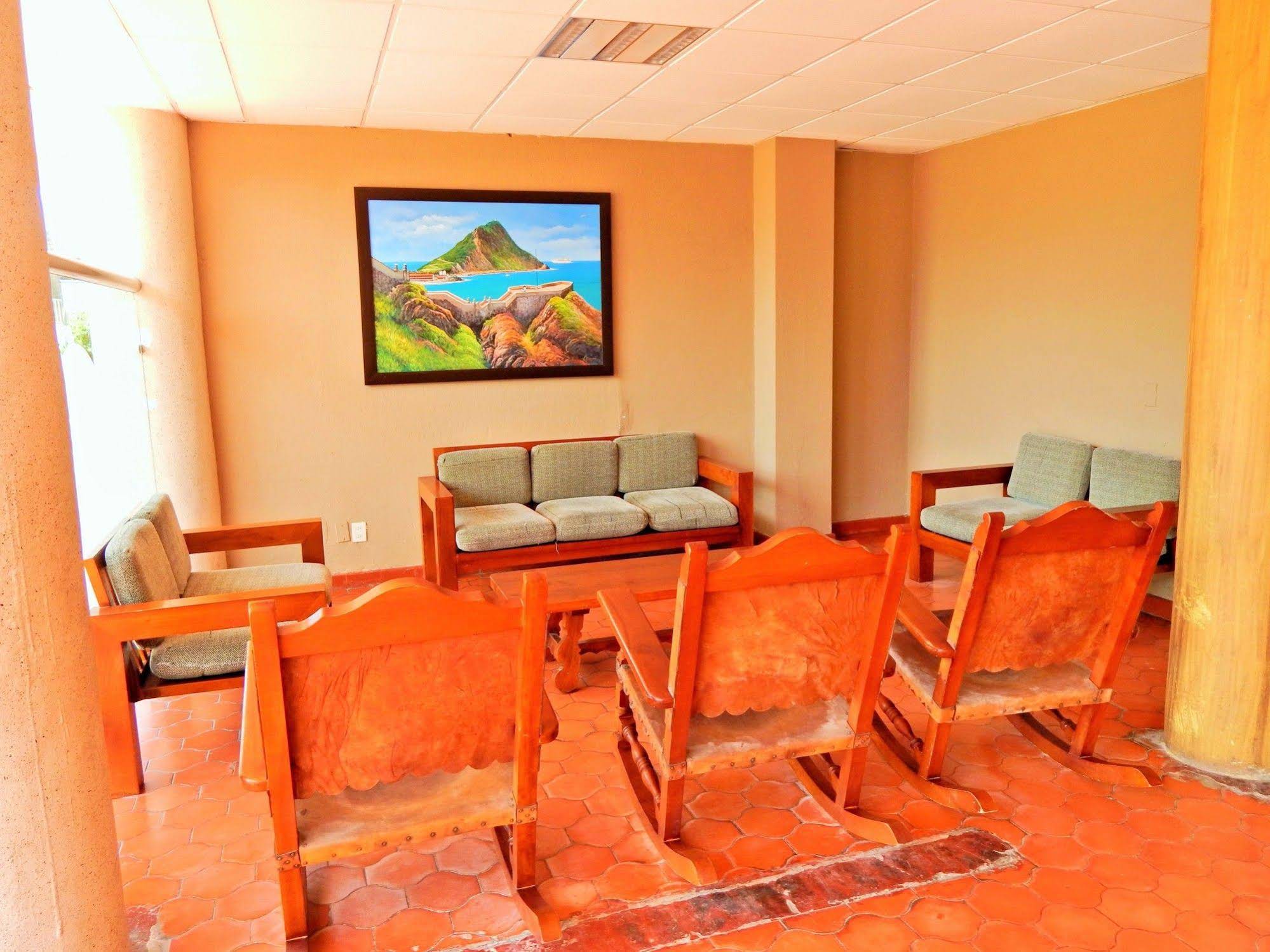 Hotel Las Jacarandas