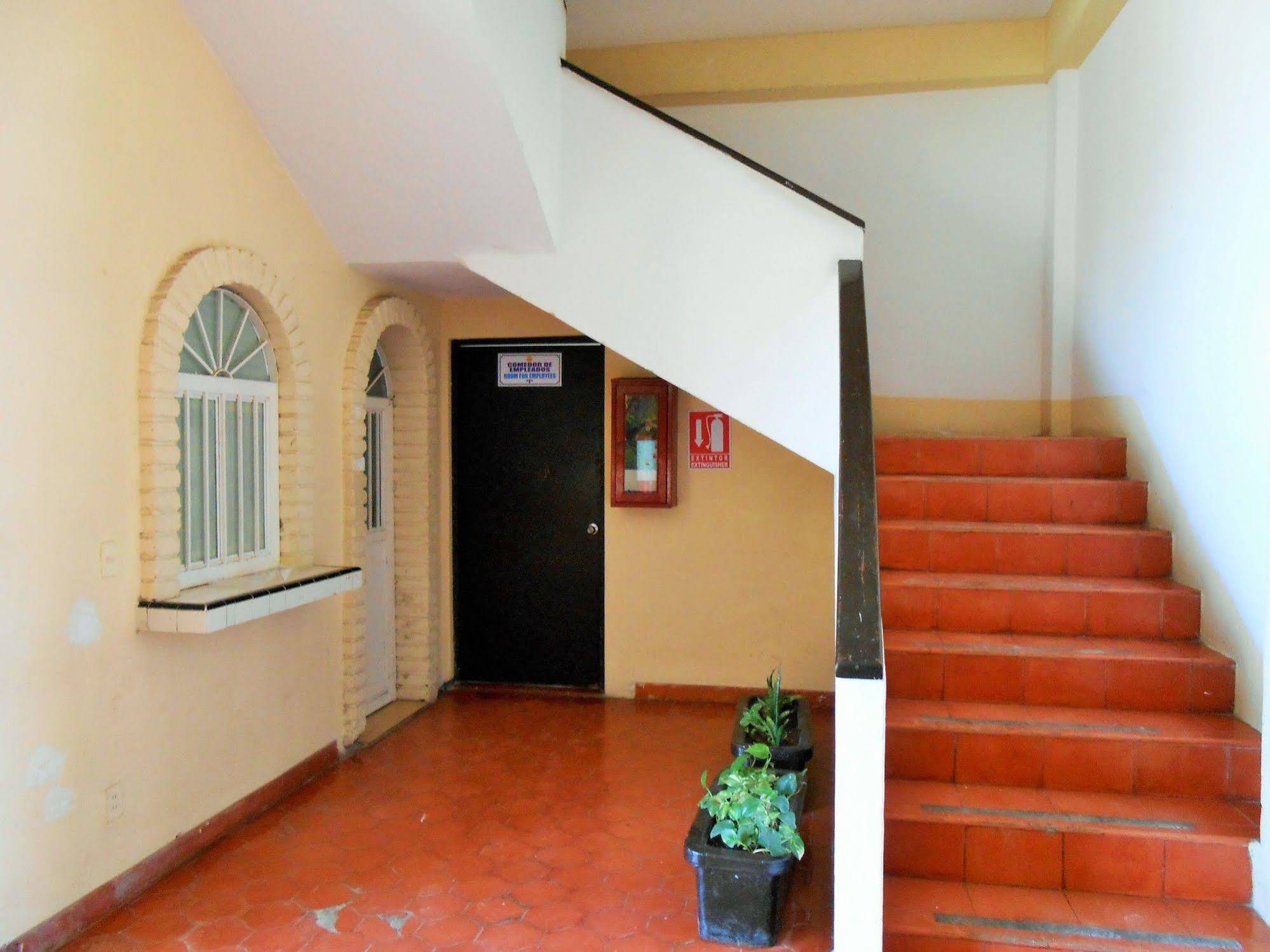 Hotel Las Jacarandas