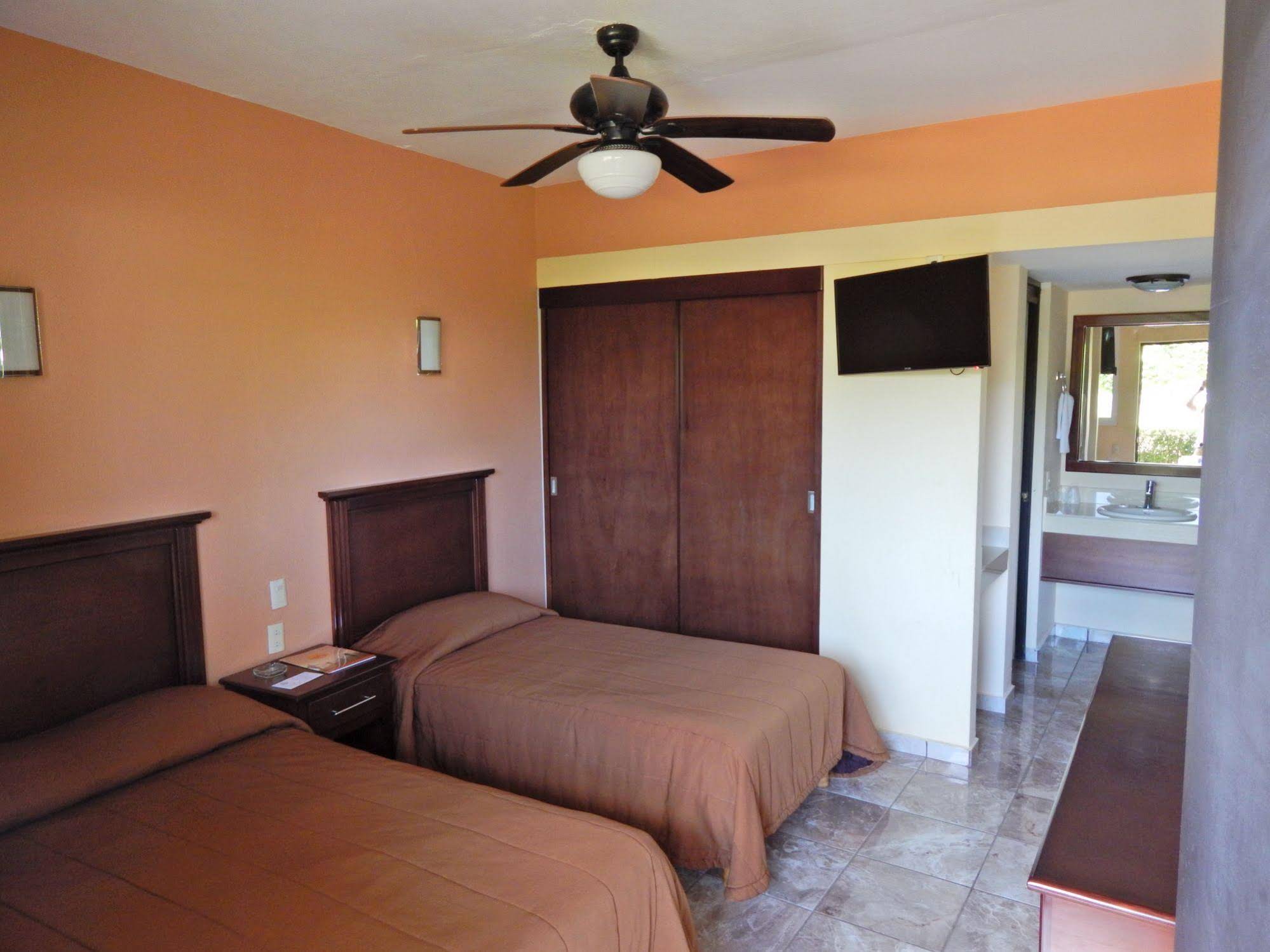 Hotel Las Jacarandas