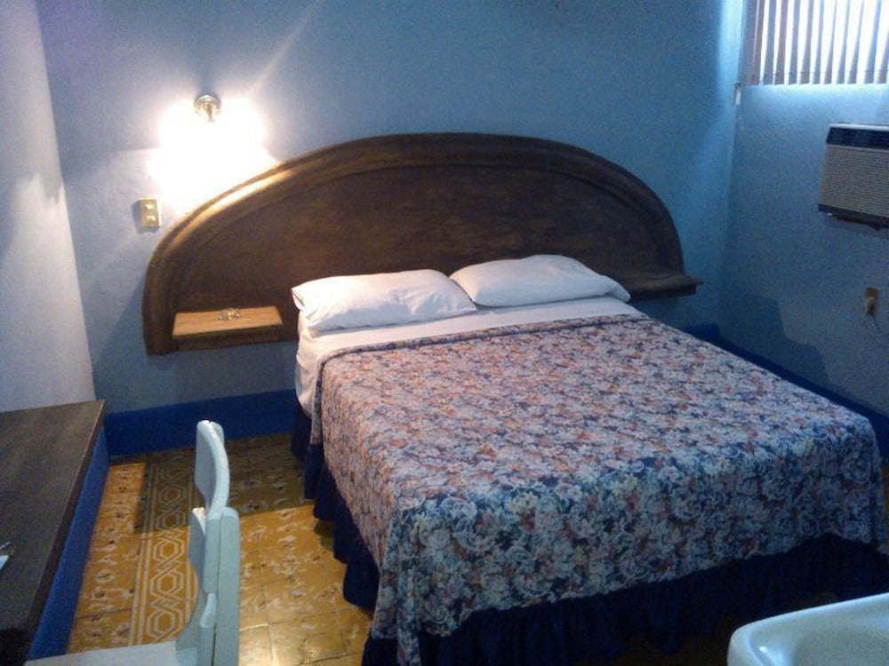 Hotel Morales Inn