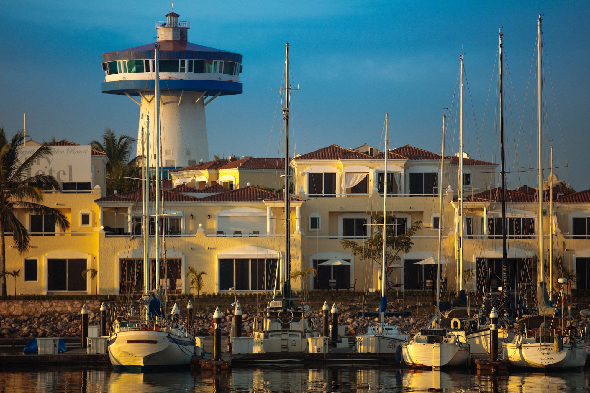 Isla Mazatlan Golden Resort