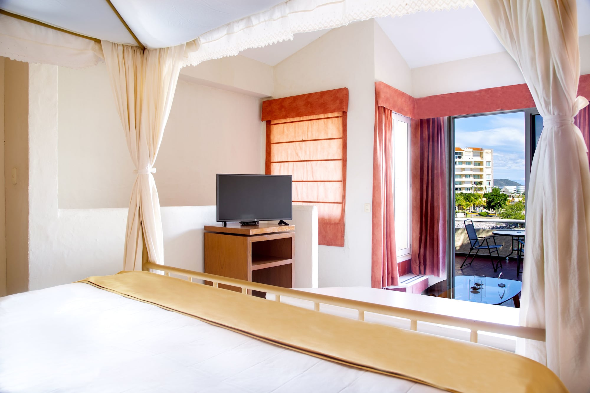 Isla Mazatlan Golden Resort