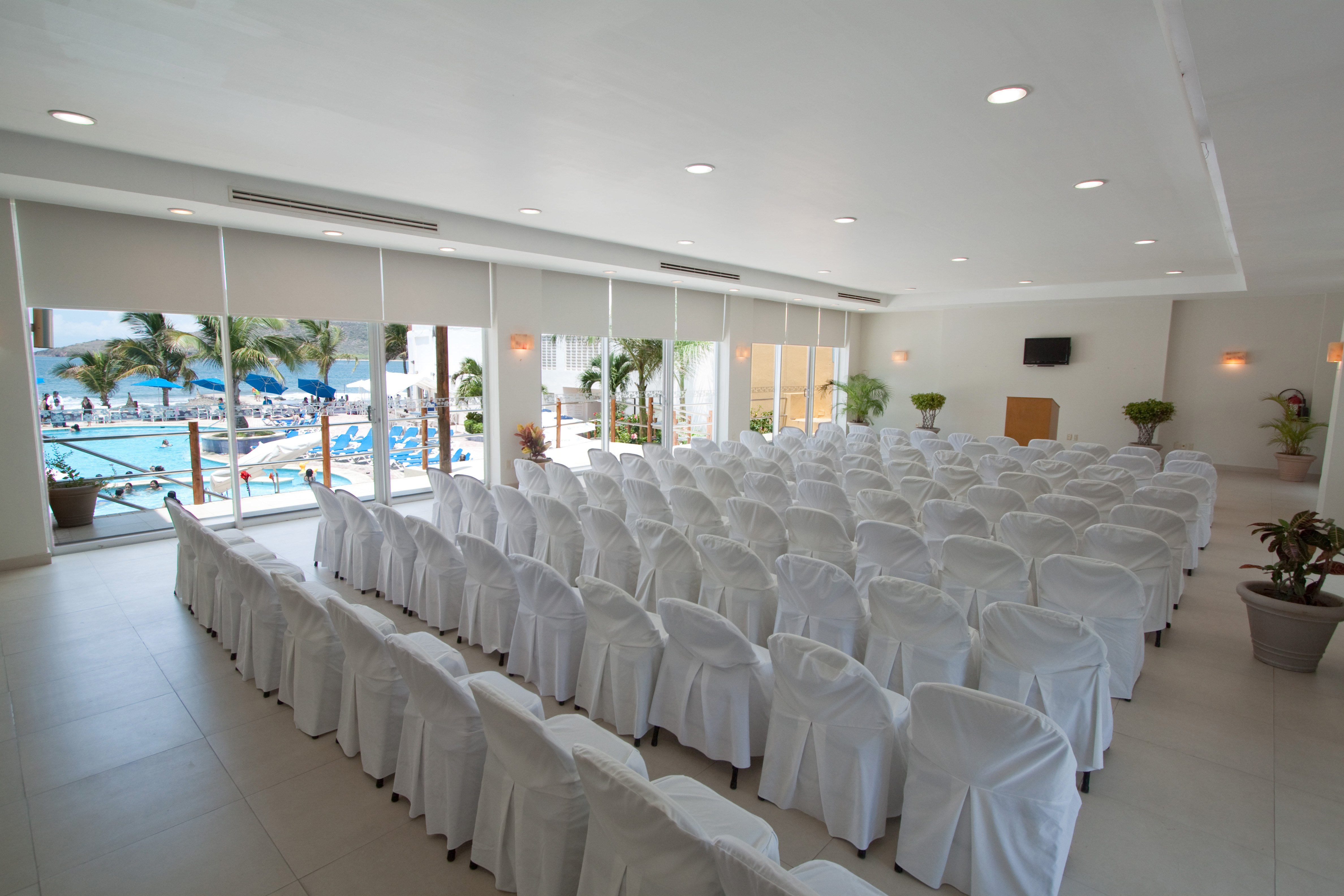 Las Flores Beach Resort