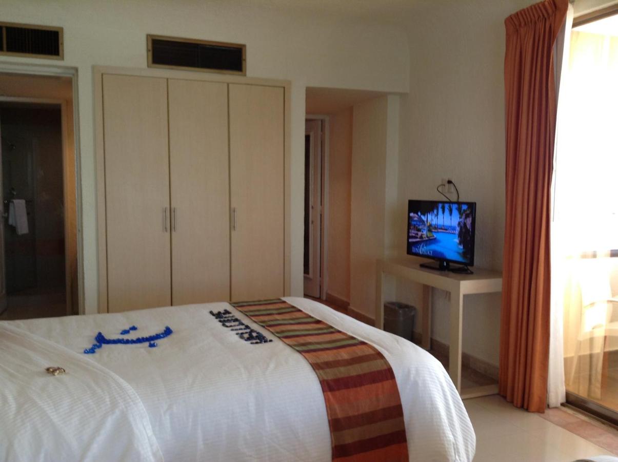Luna Palace Hotel & Suites