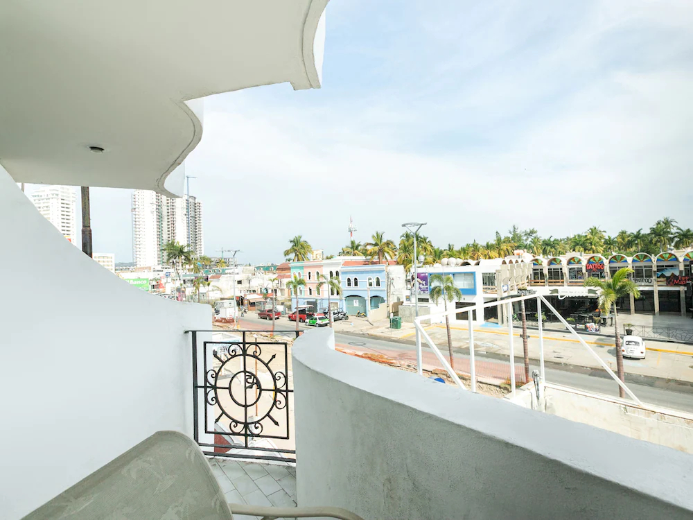 Capital O Zona Dorada Inn, Mazatlán