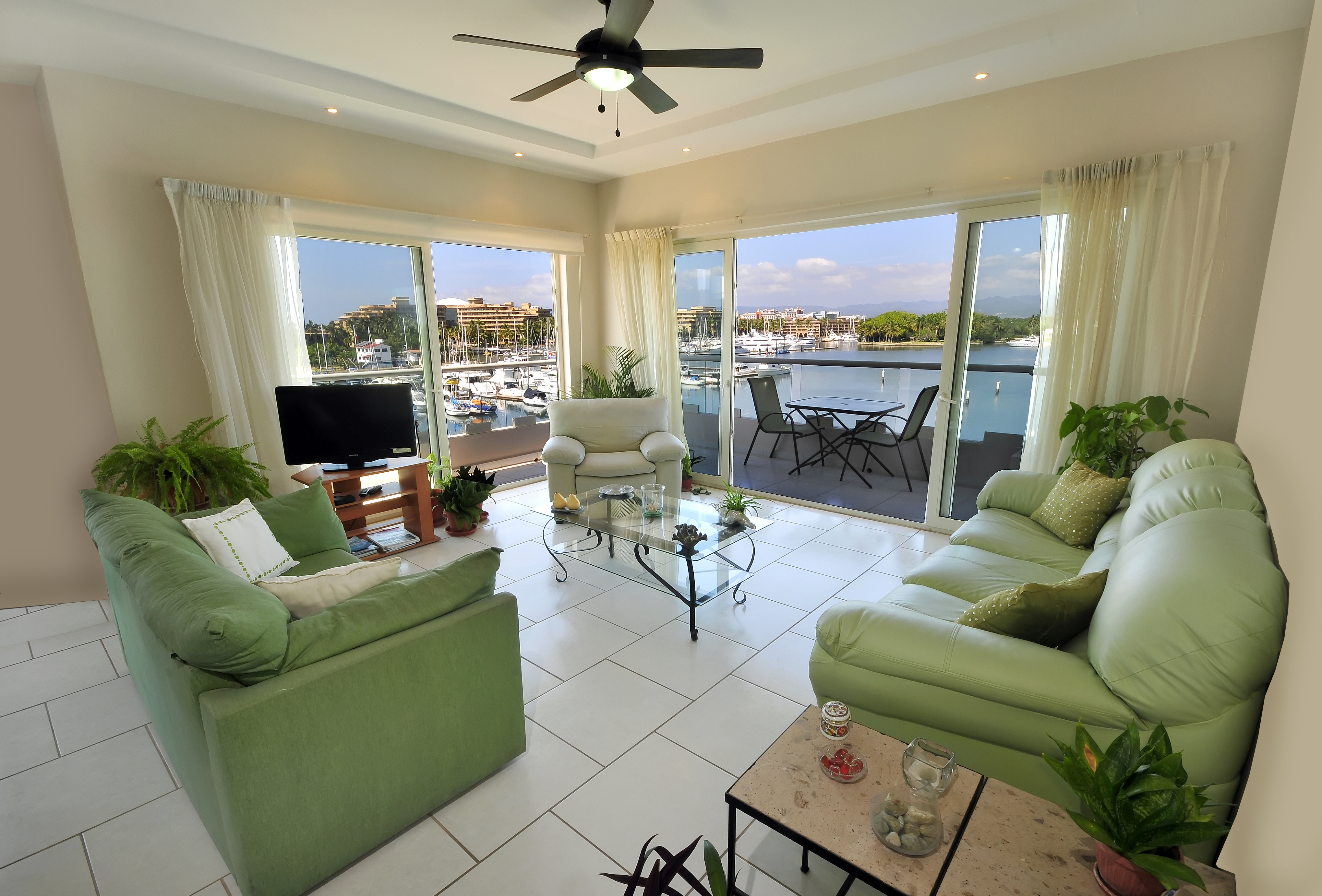 Marina Banderas Suites Hotel