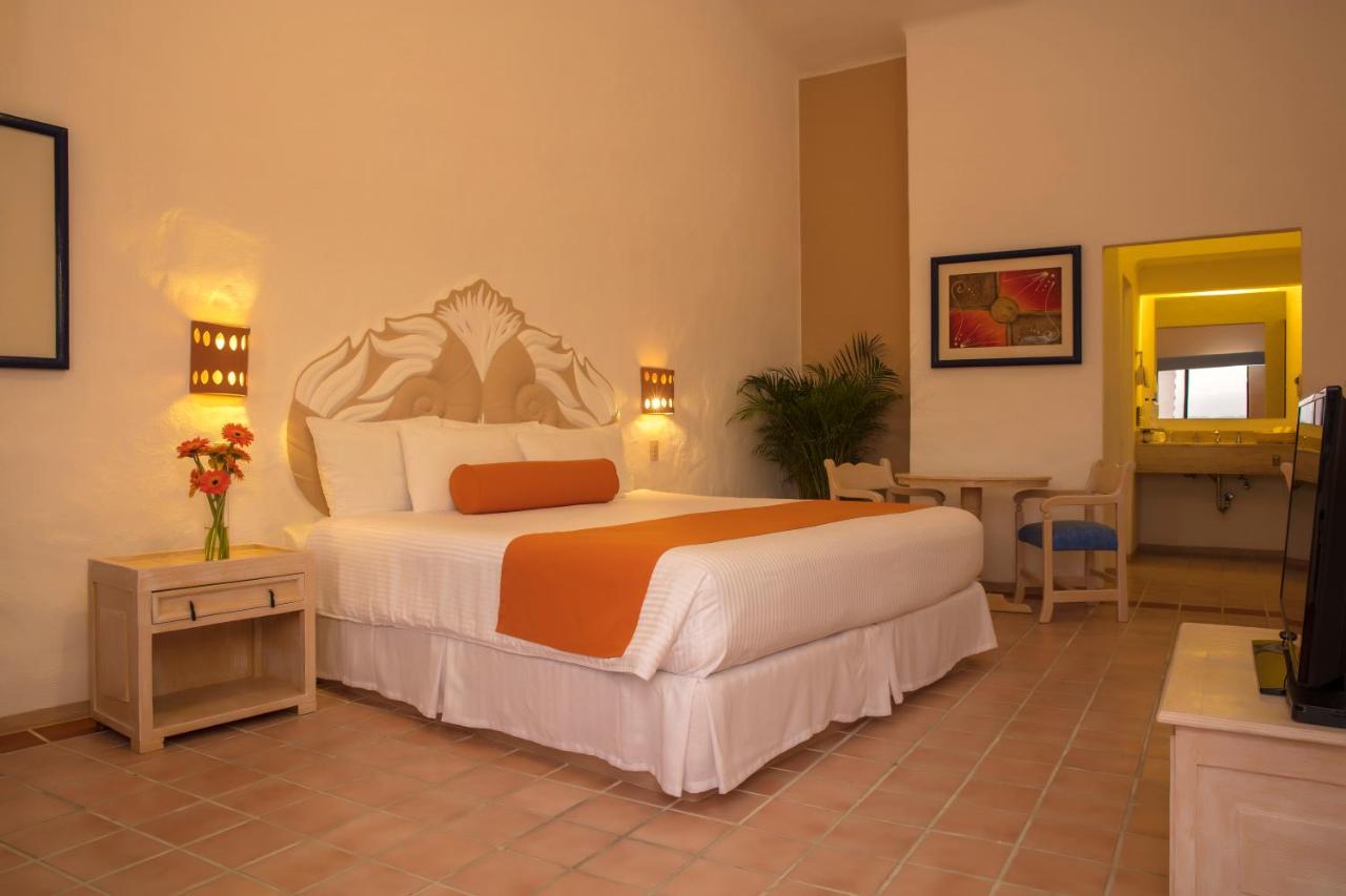 Flamingo Vallarta Hotel & Marina