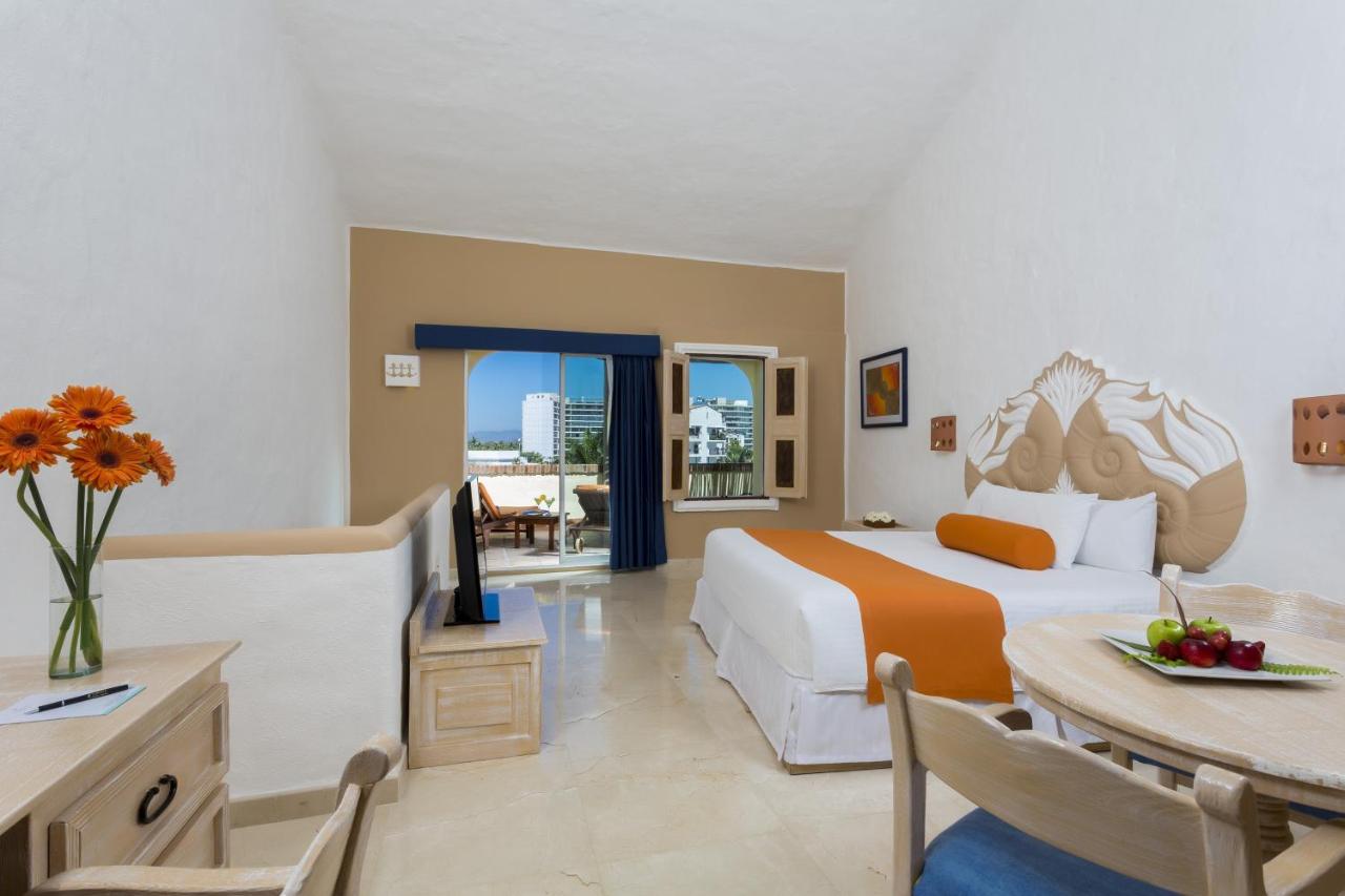 Flamingo Vallarta Hotel & Marina