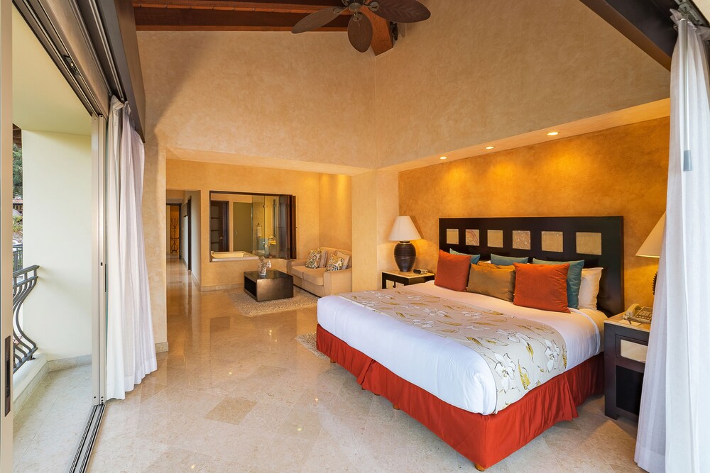 Garza Blanca Residences