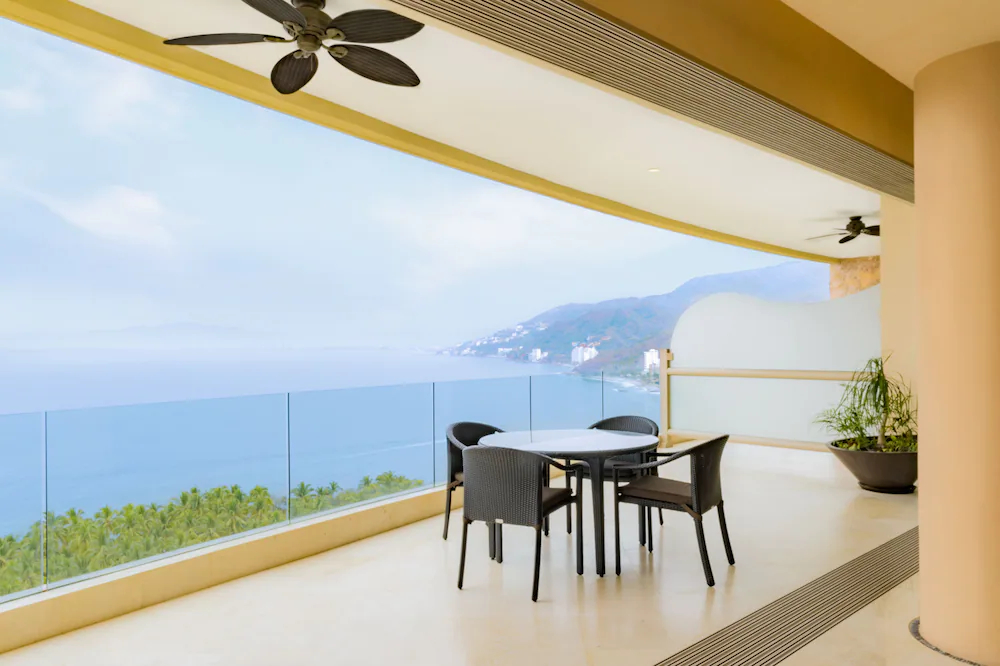 Garza Blanca Residences