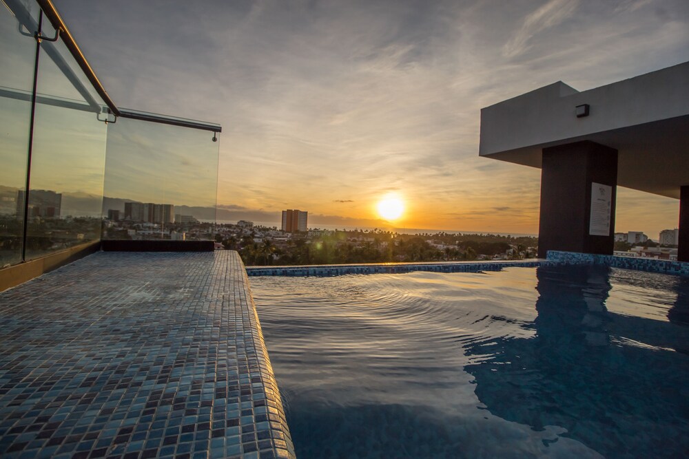 Niza Five Luxury Beach Apartments