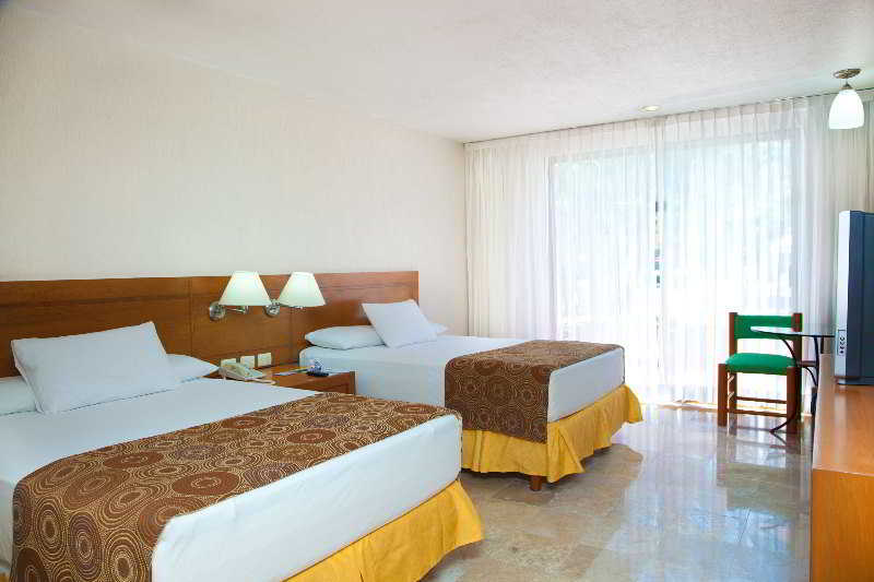 Plaza Pelicanos Club Beach Resort