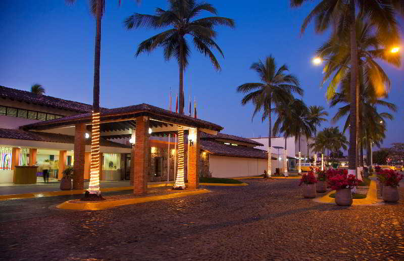 Plaza Pelicanos Club Beach Resort