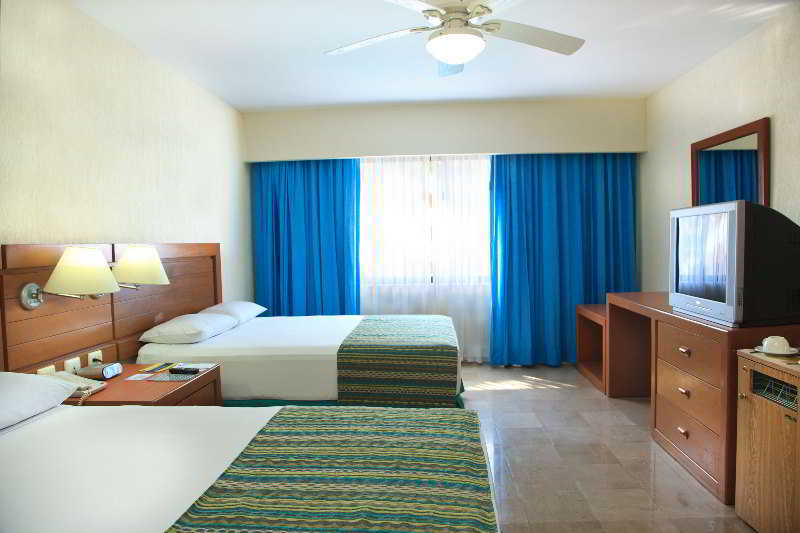 Plaza Pelicanos Grand Beach Resort