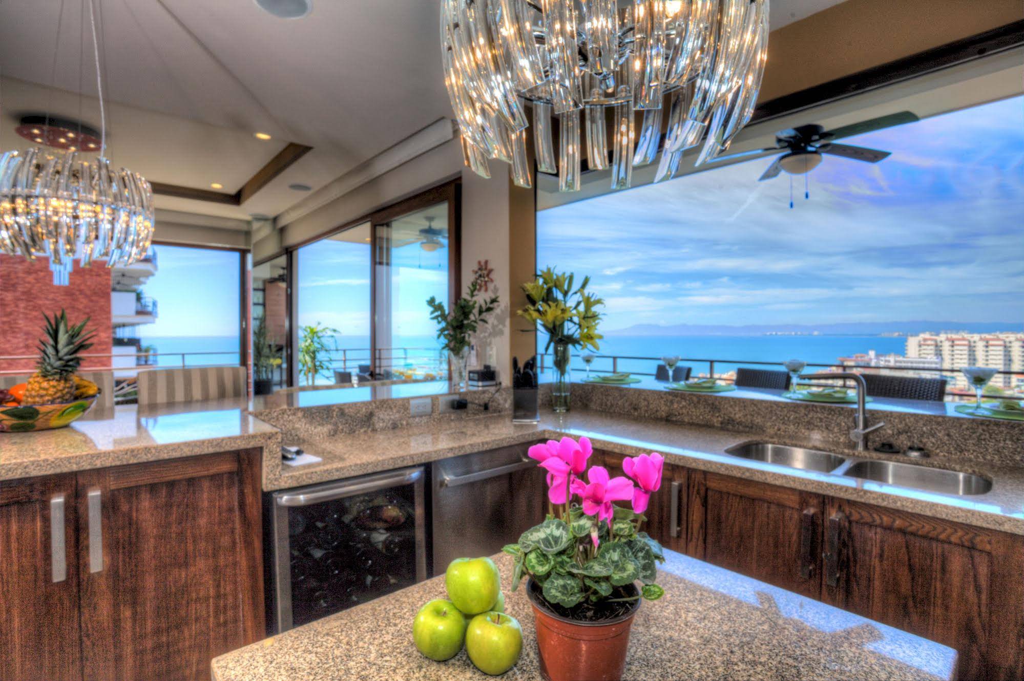 Pinnacle Resorts 220