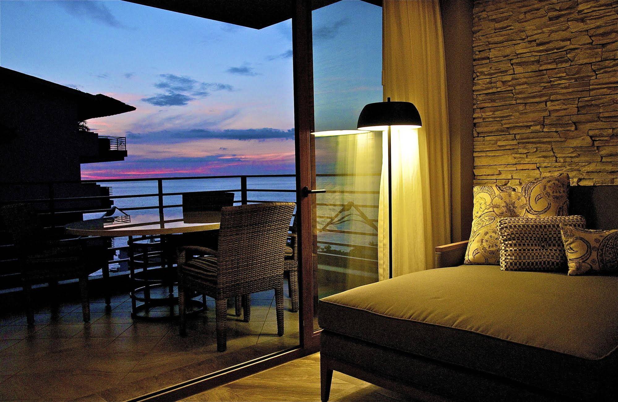 Pinnacle Resorts 220