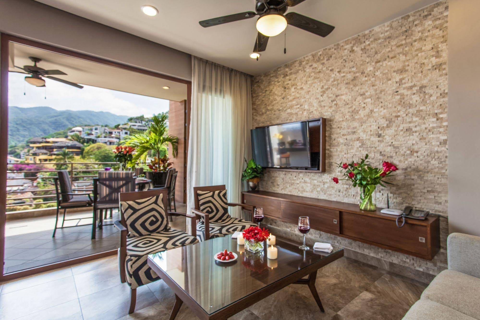 Pinnacle Resorts 220