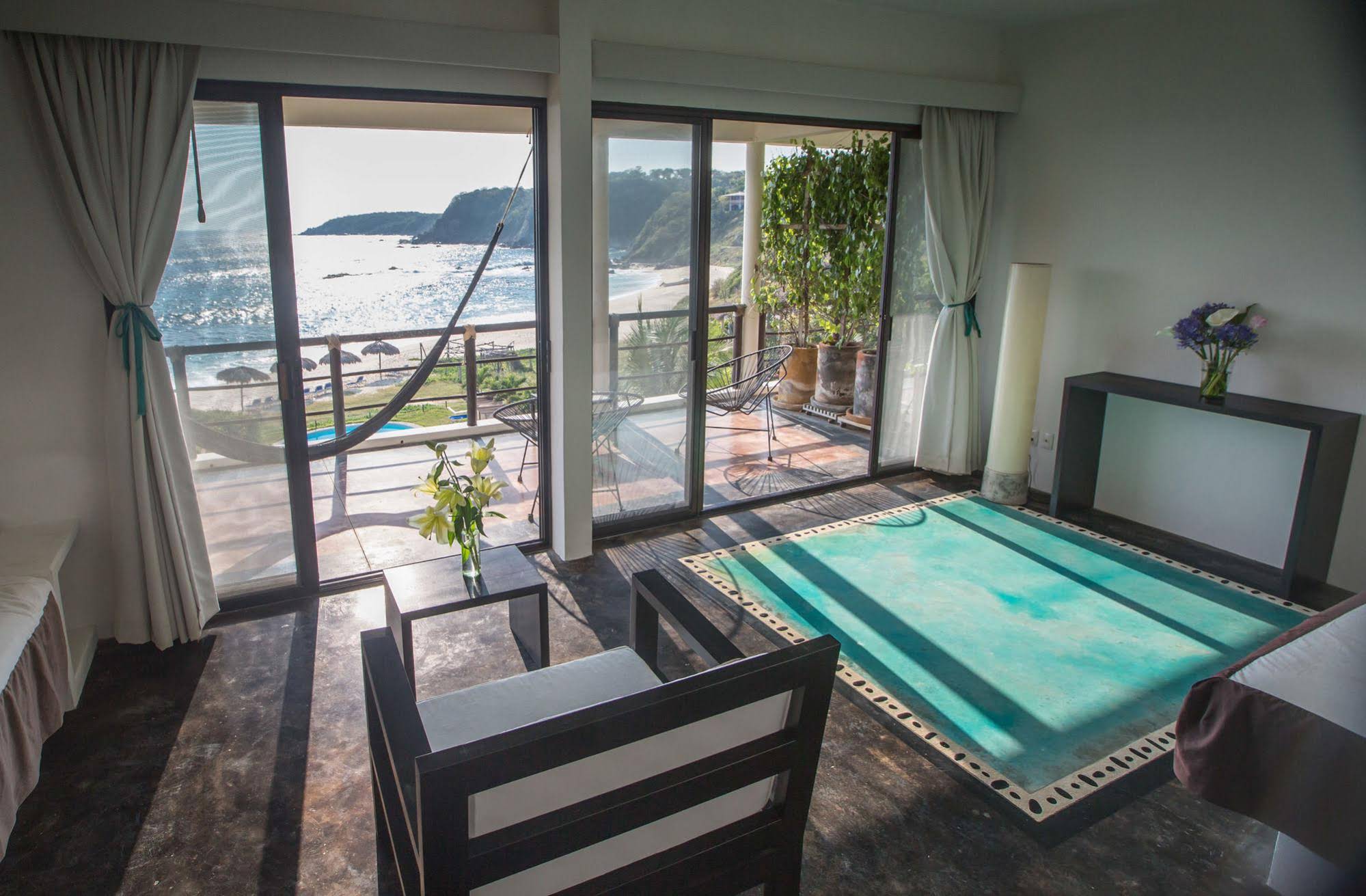 Manta Raya Hotel