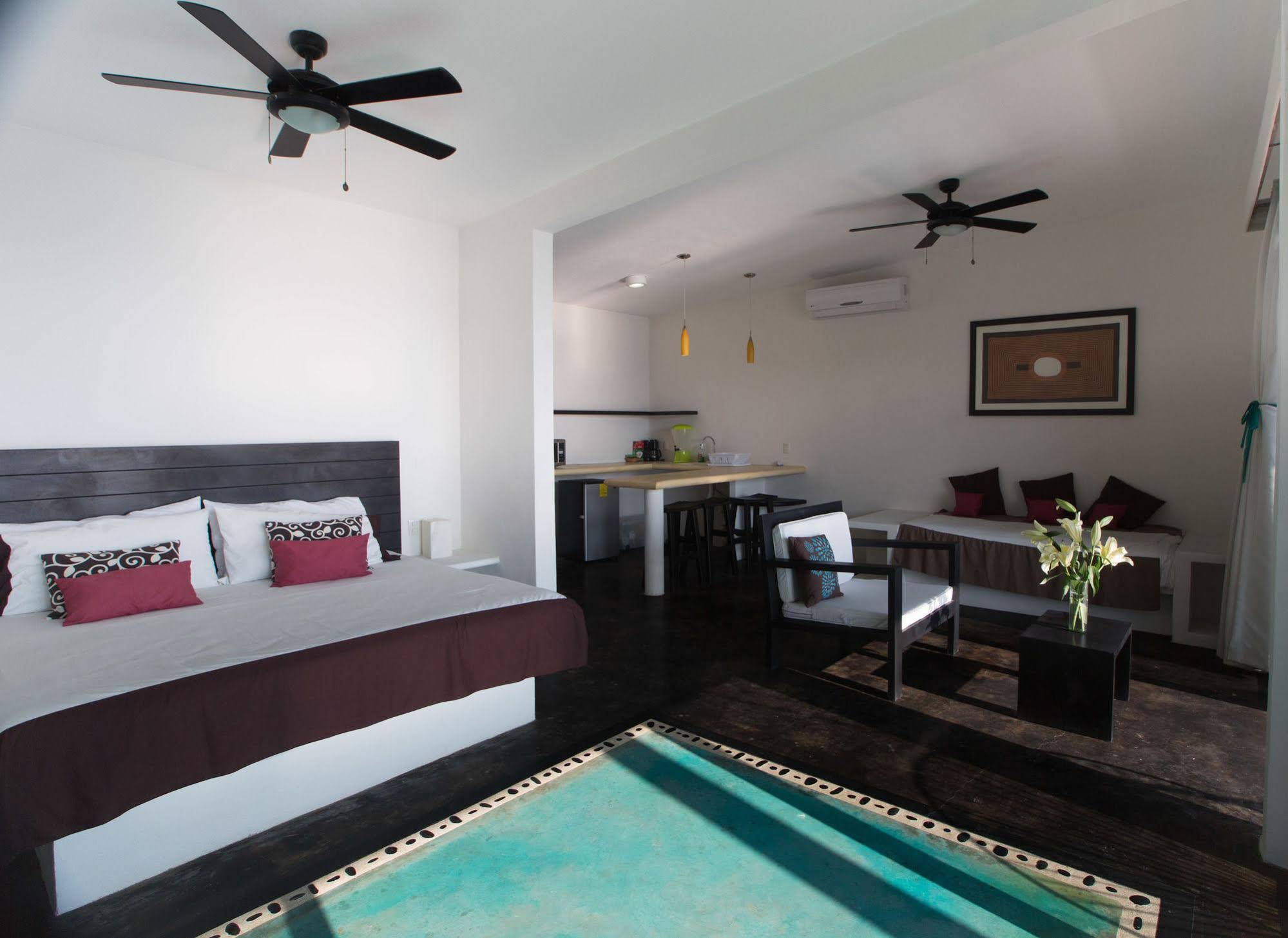 Manta Raya Hotel
