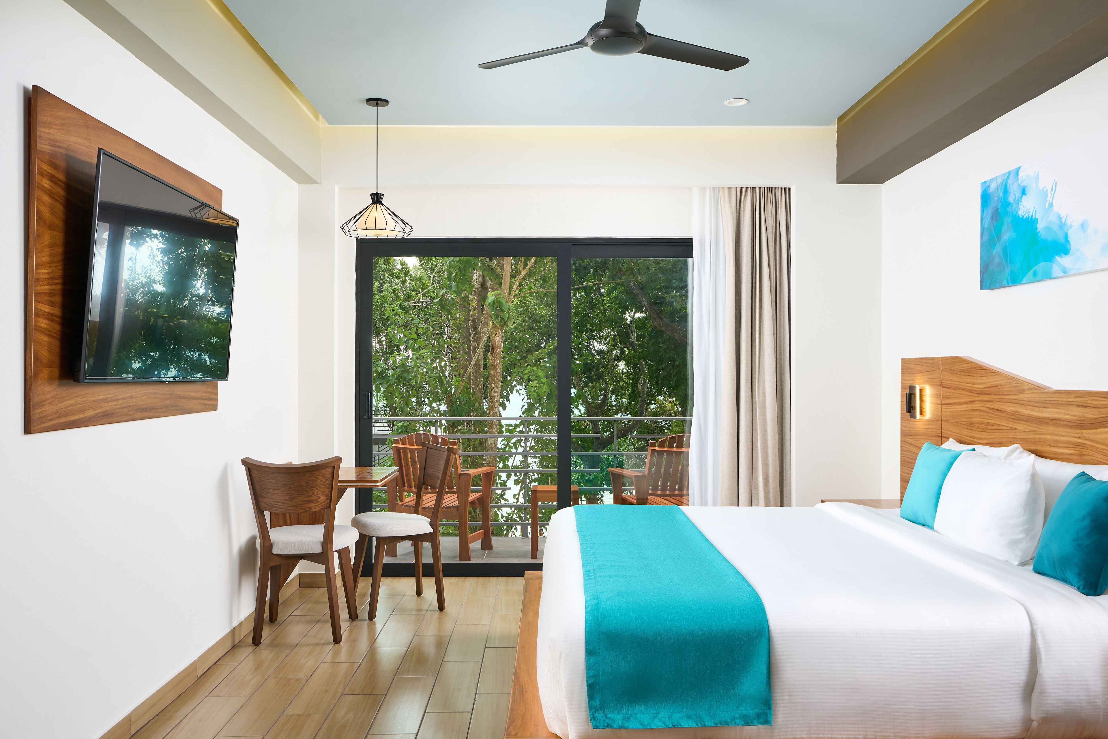 Cristalino Lagoon Front Hotel Restaurant & Spa