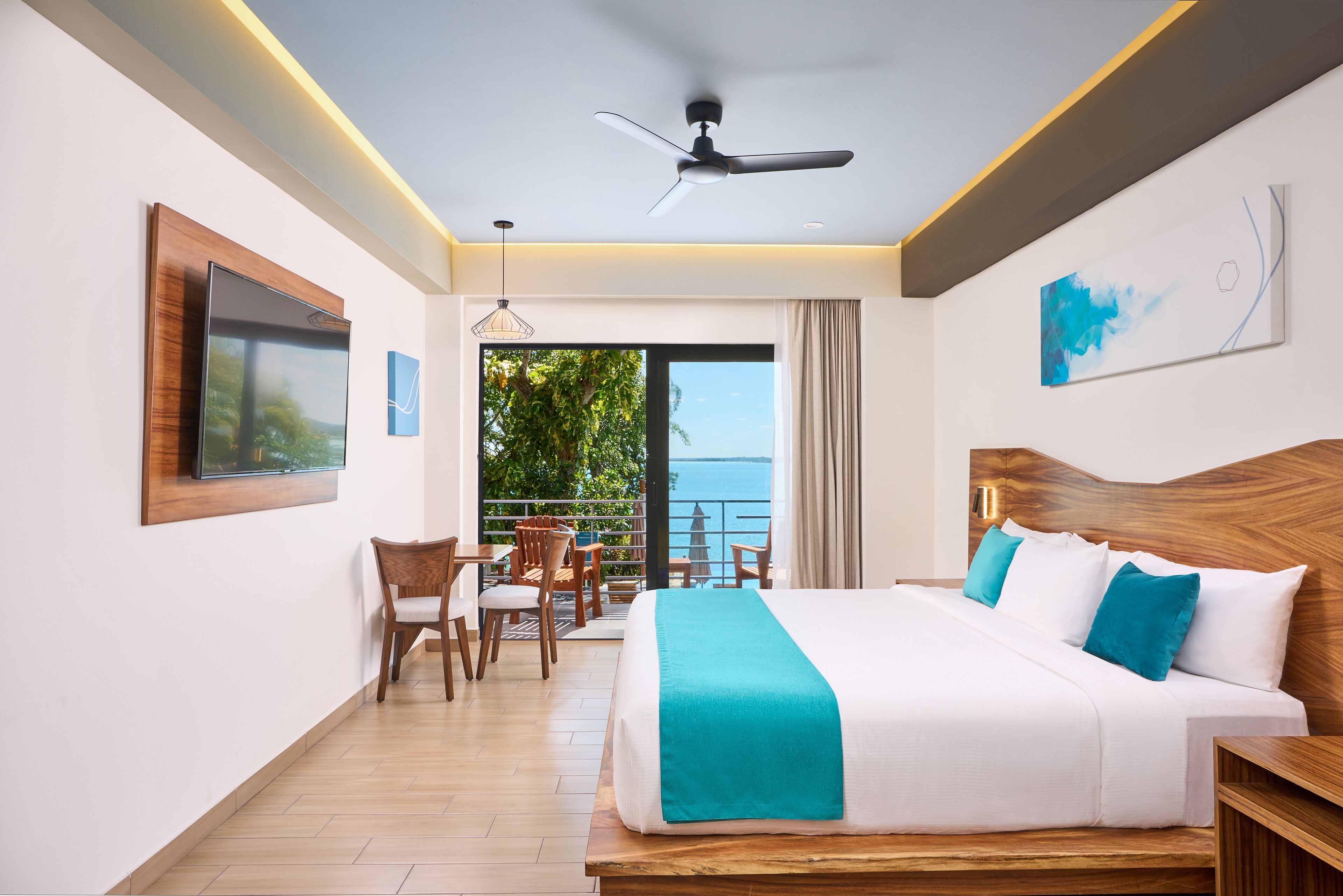 Cristalino Lagoon Front Hotel Restaurant & Spa