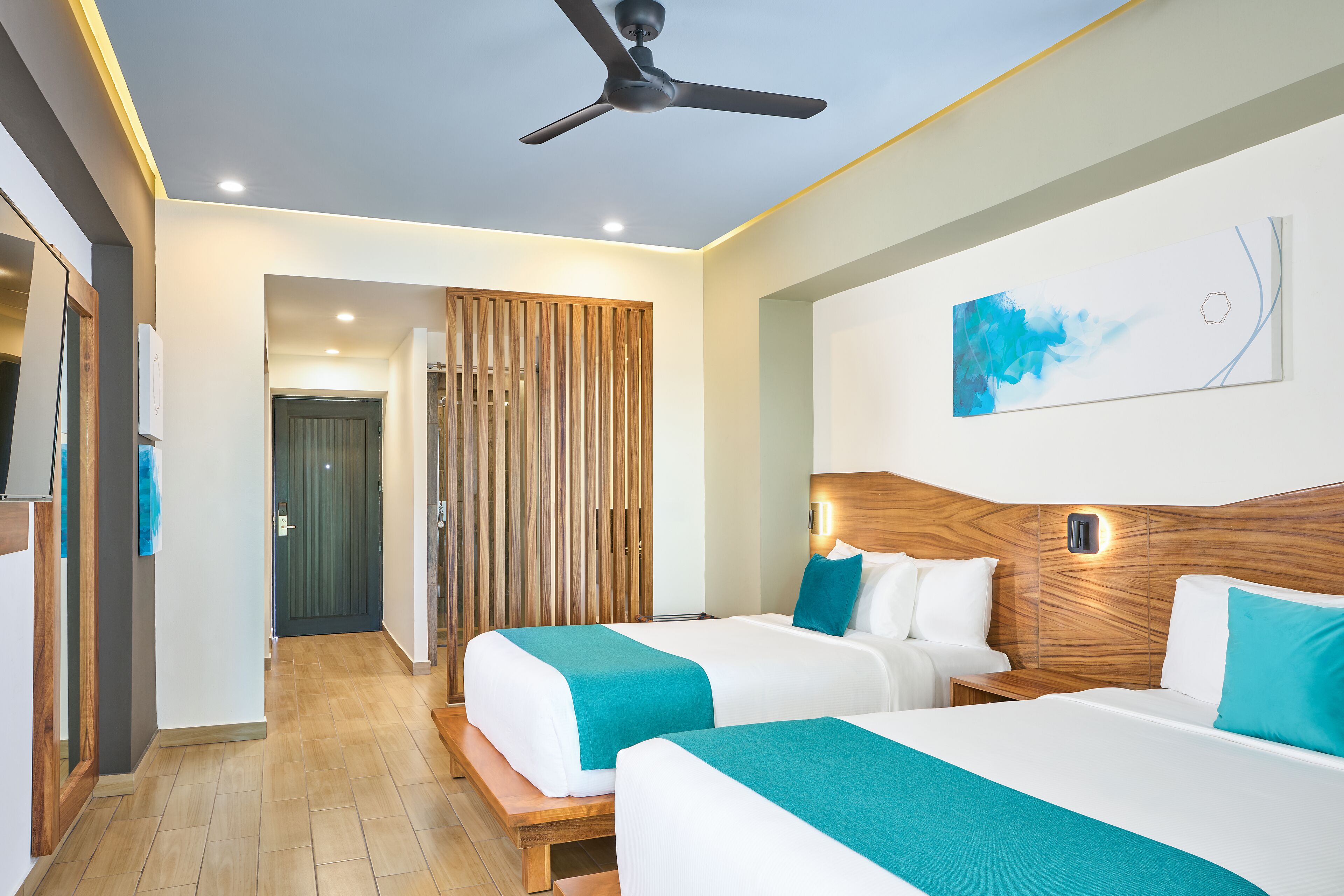 Cristalino Lagoon Front Hotel Restaurant & Spa