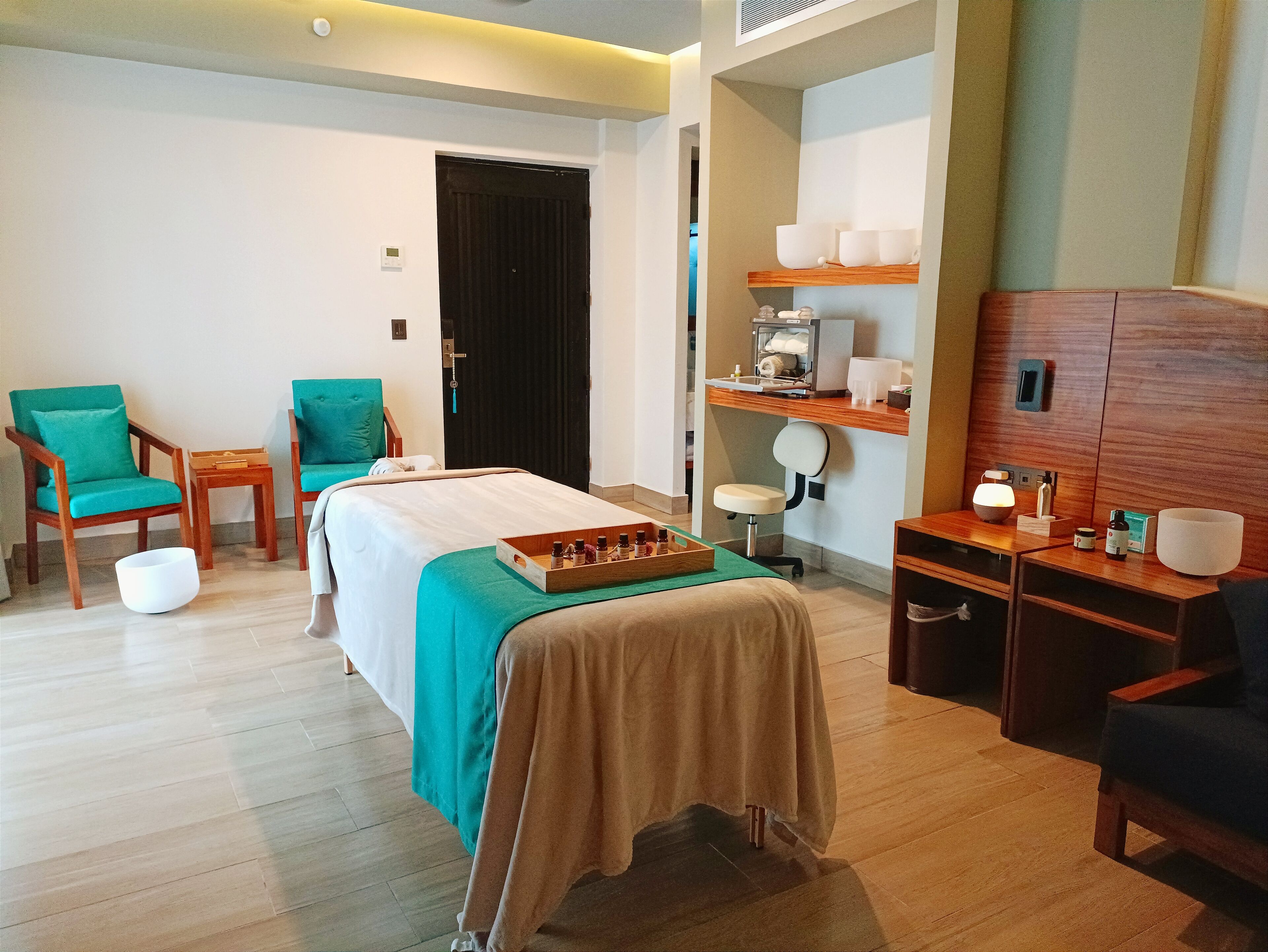 Cristalino Lagoon Front Hotel Restaurant & Spa