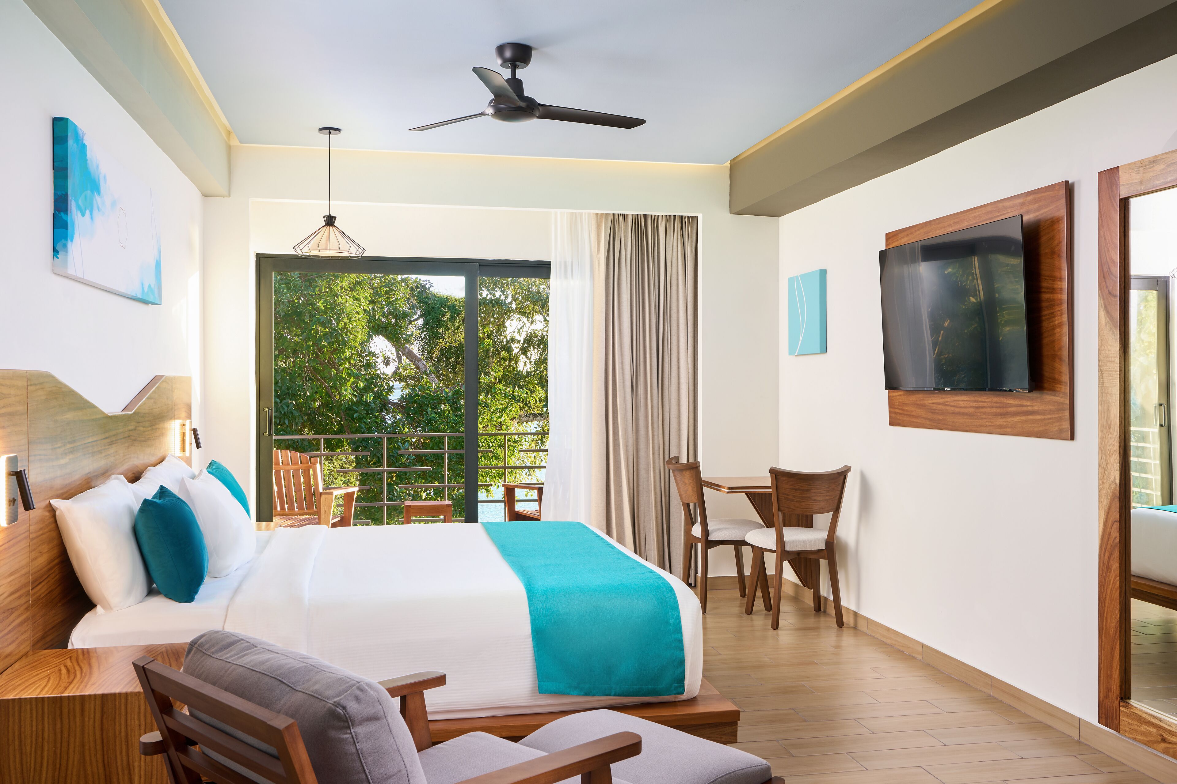 Cristalino Lagoon Front Hotel Restaurant & Spa