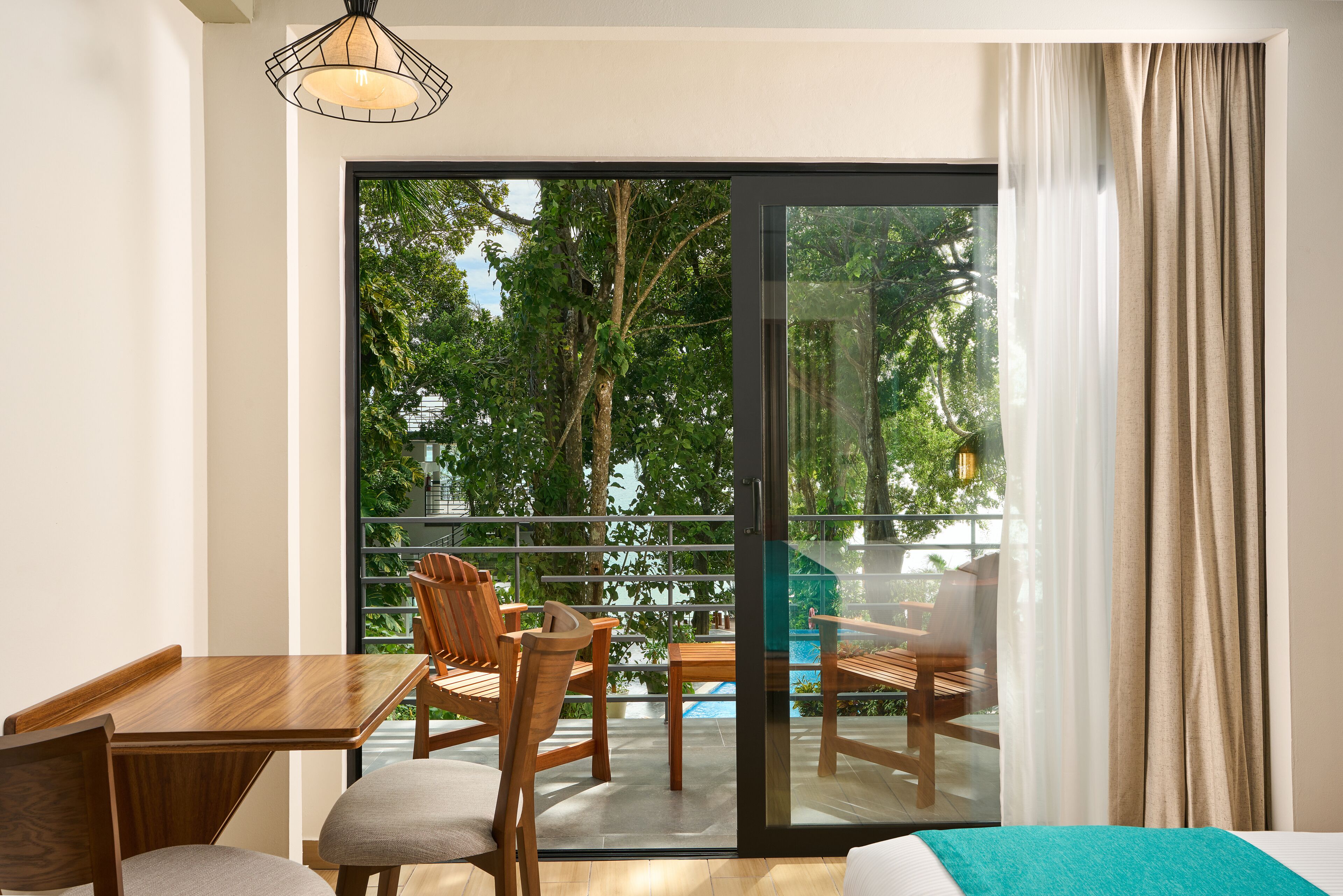 Cristalino Lagoon Front Hotel Restaurant & Spa