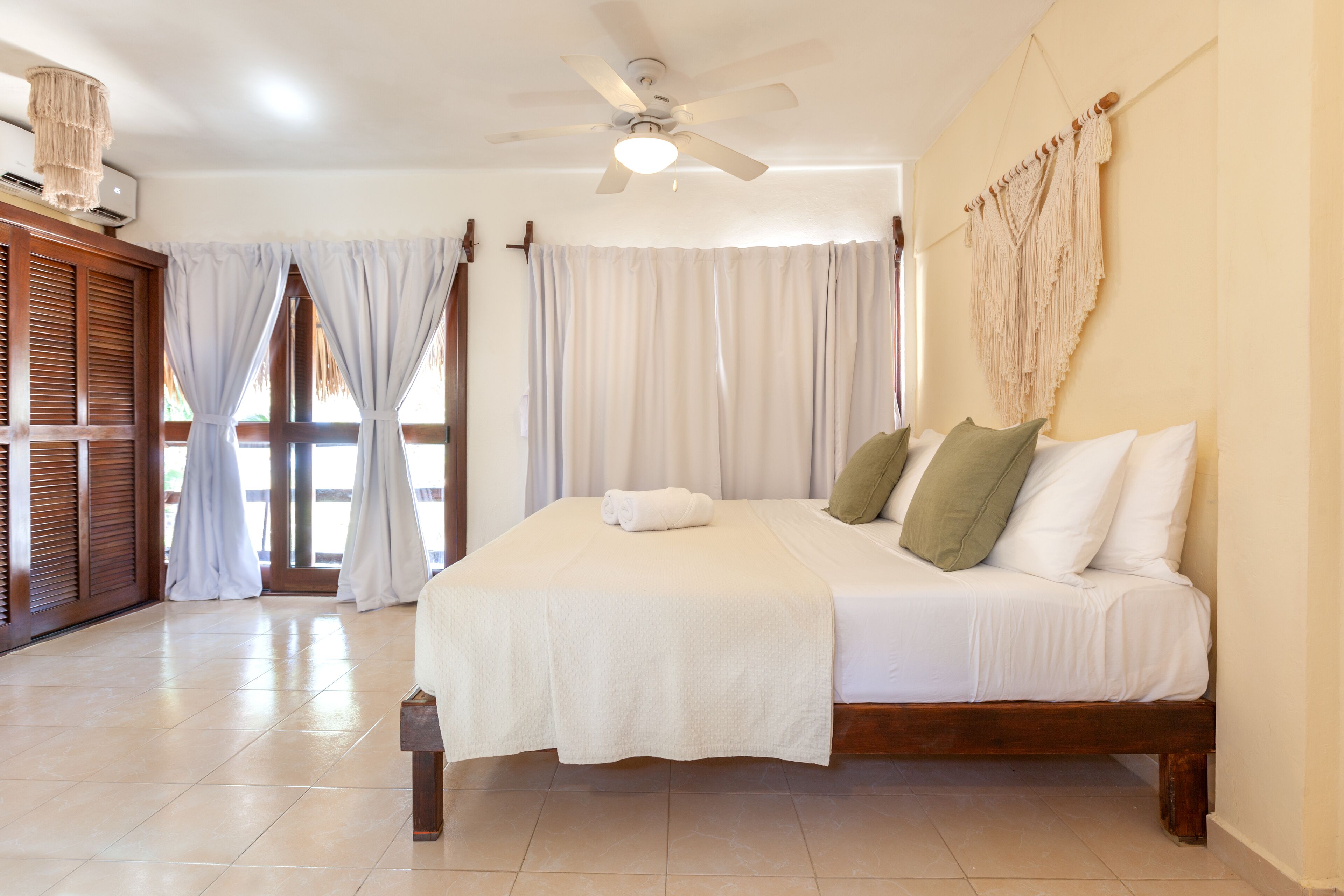 Beachfront Hotel La Palapa
