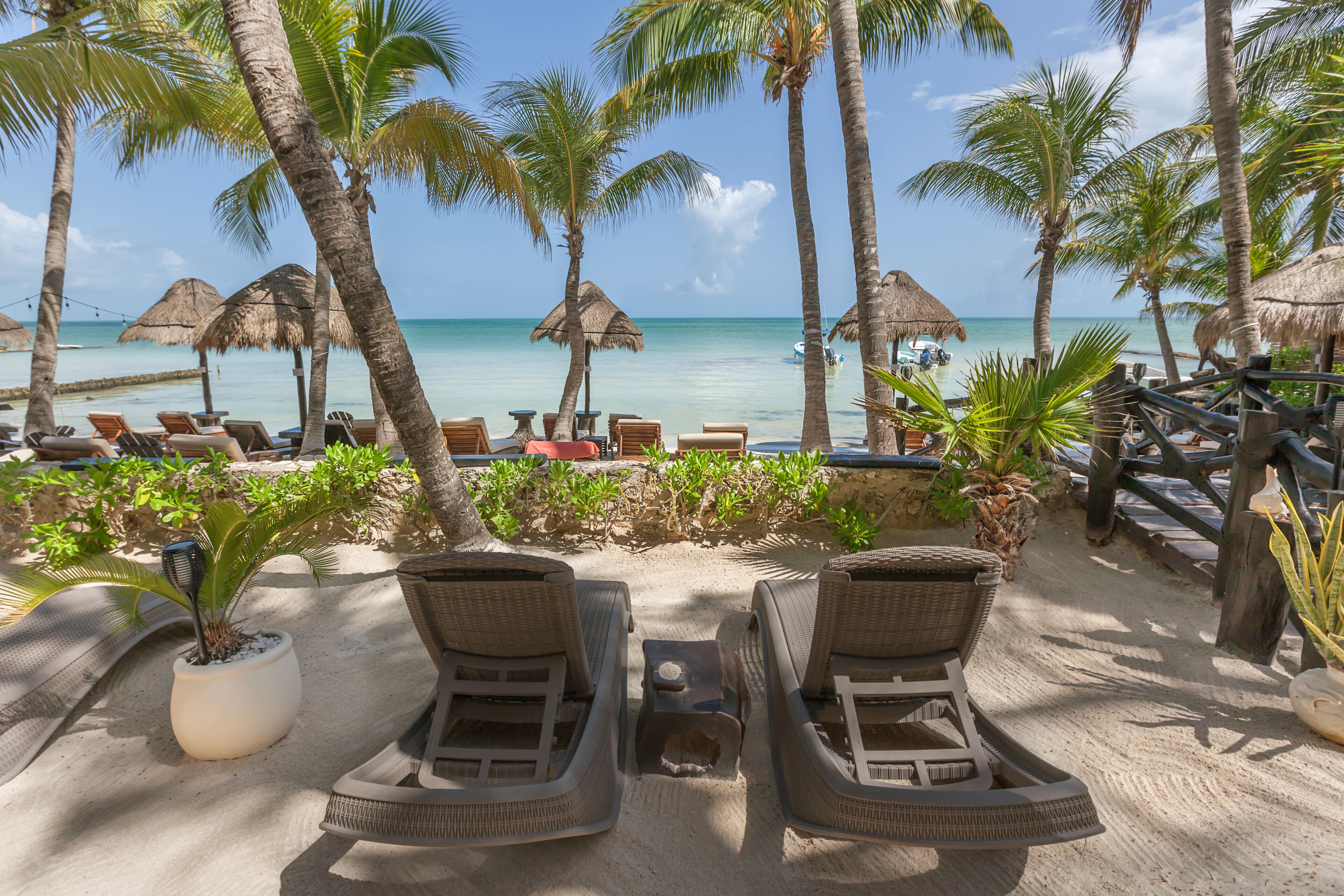 Beachfront Hotel La Palapa