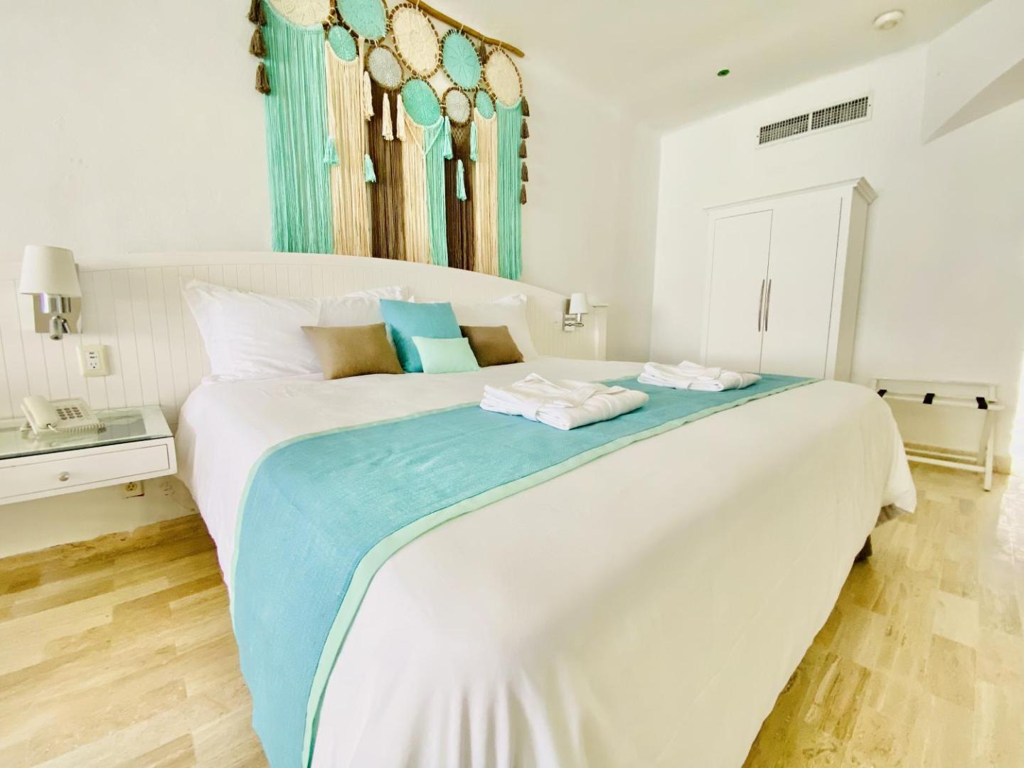 Cyan Cancun Resort & Spa