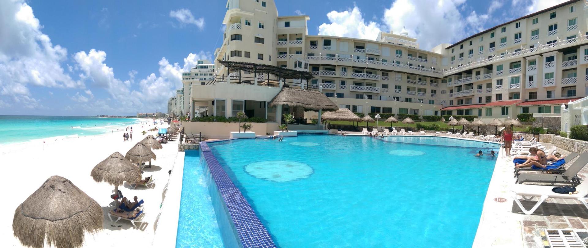 Cancun Plaza Condo Hotel