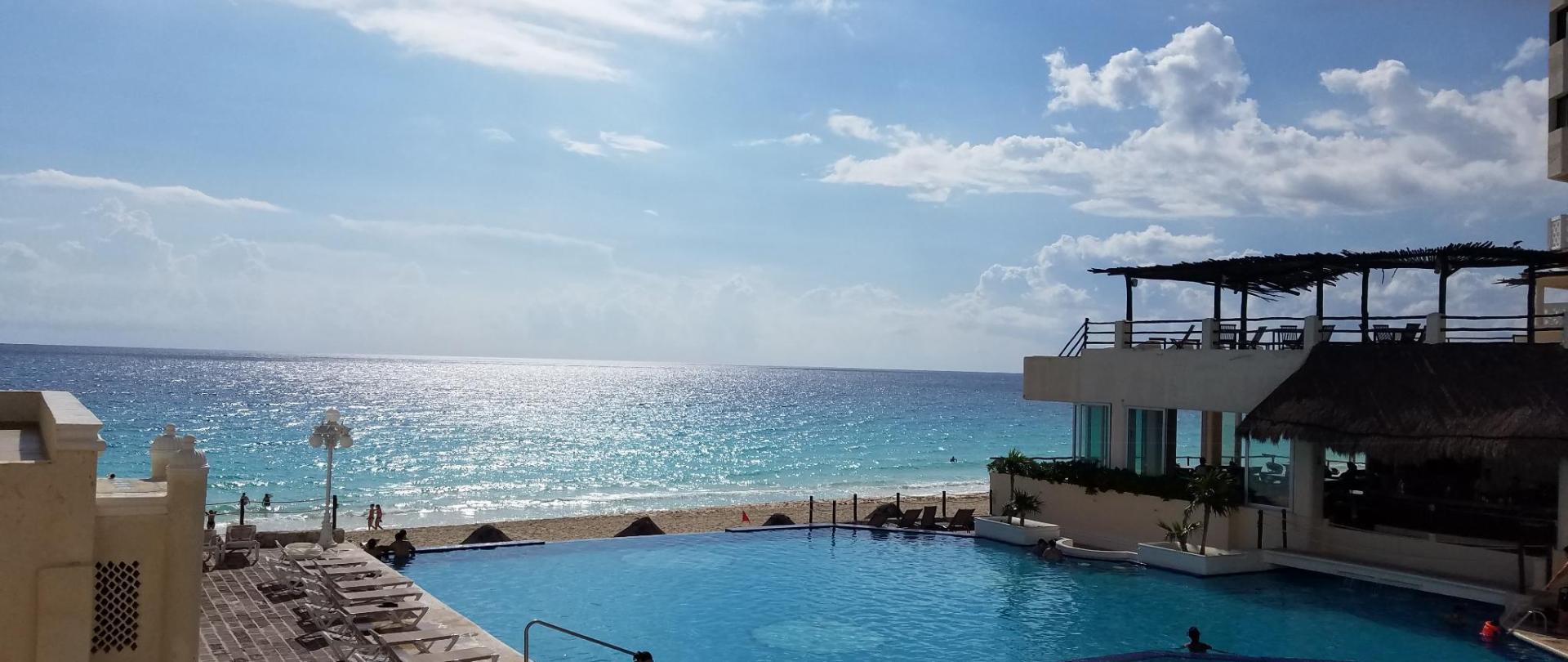 Cancun Plaza Condo Hotel