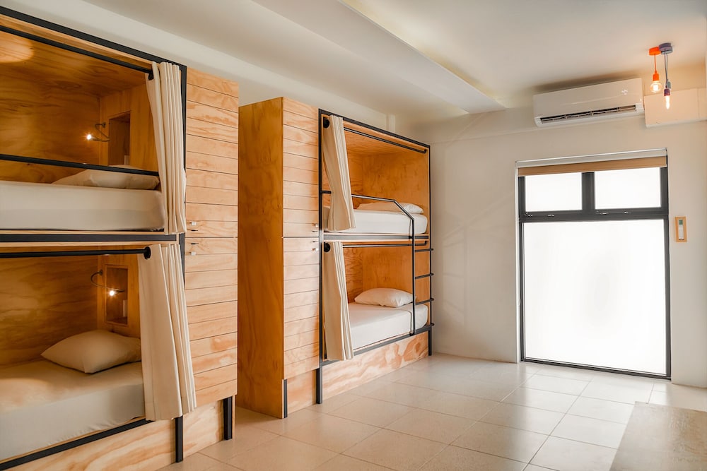 Nomads Hotel, Hostel & Bar Cancun