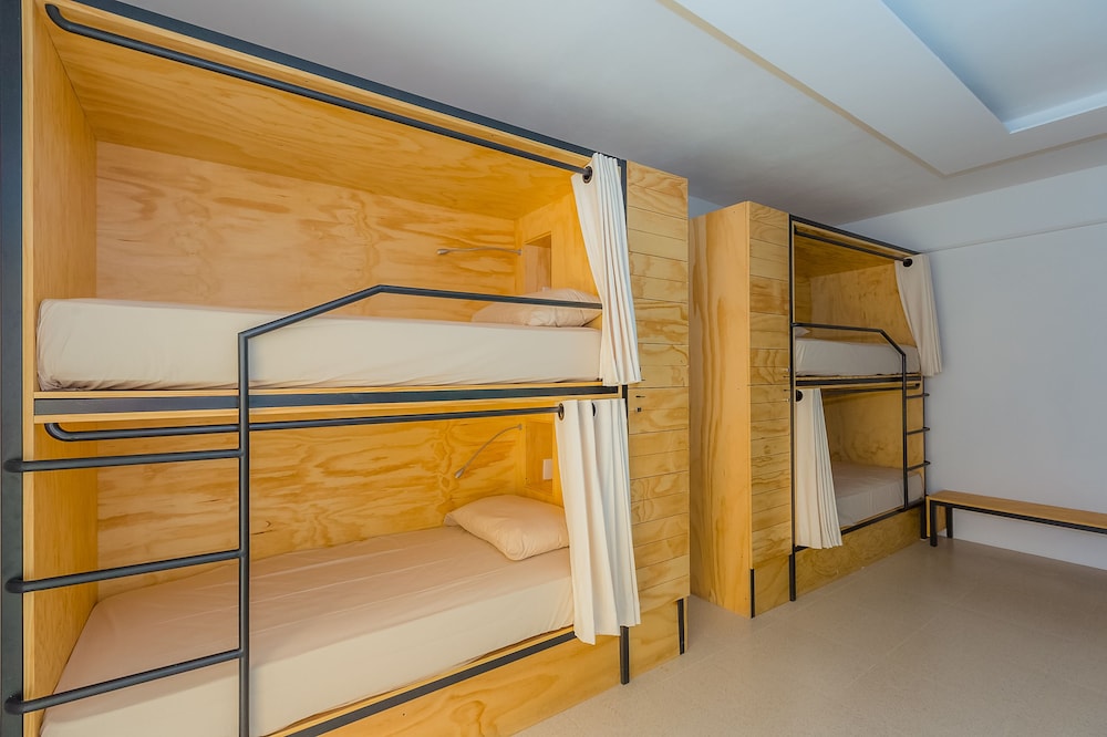 Nomads Hotel, Hostel & Bar Cancun