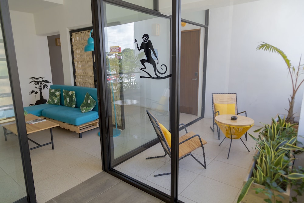 Nomads Hotel, Hostel & Bar Cancun