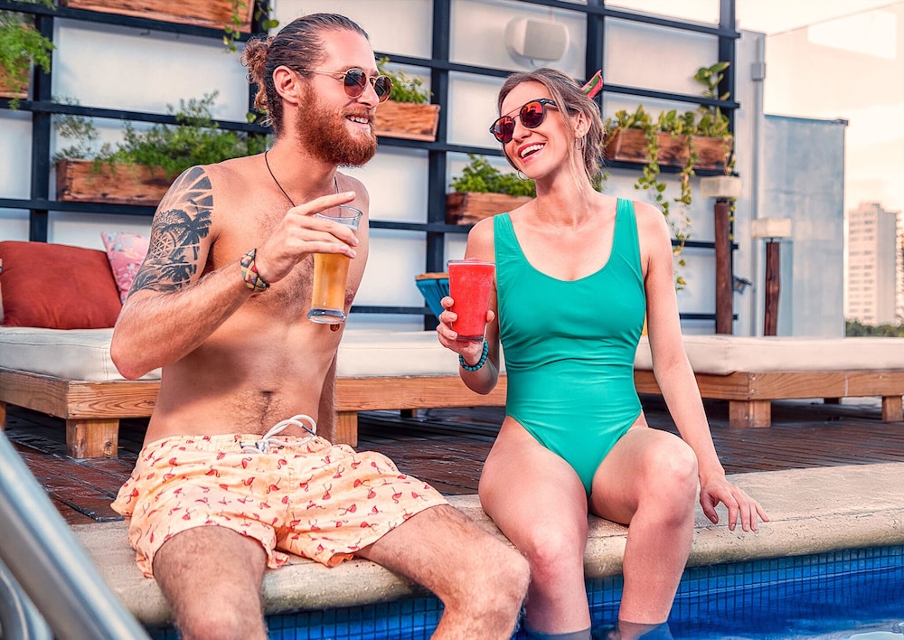 Nomads Hotel, Hostel & Bar Cancun