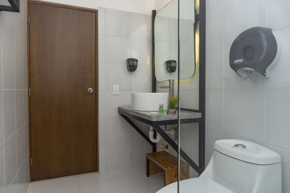 Nomads Hotel, Hostel & Bar Cancun