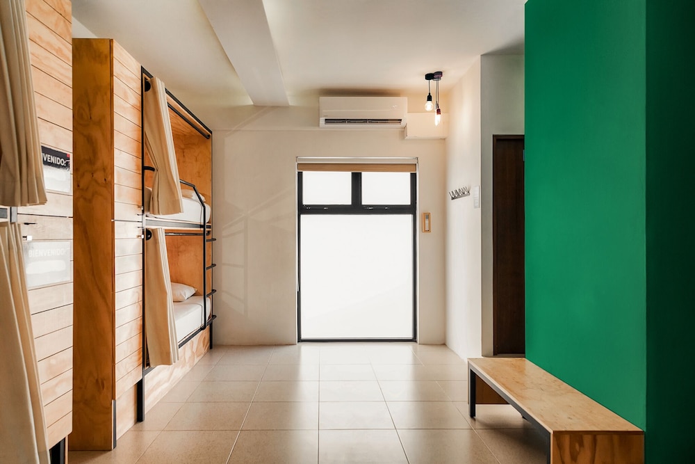 Nomads Hotel, Hostel & Bar Cancun