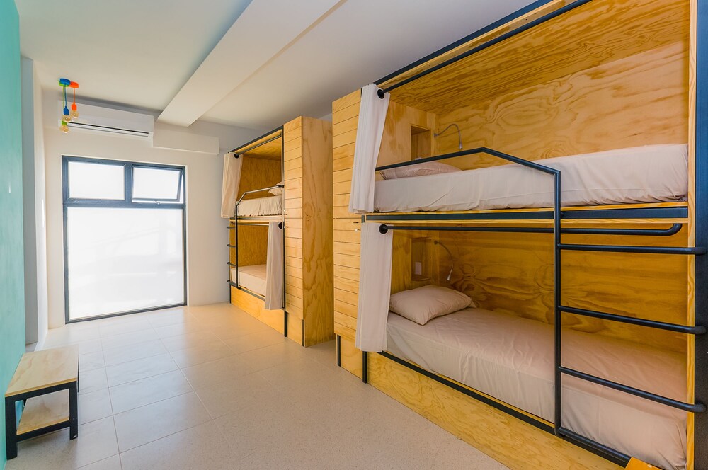 Nomads Hotel, Hostel & Bar Cancun