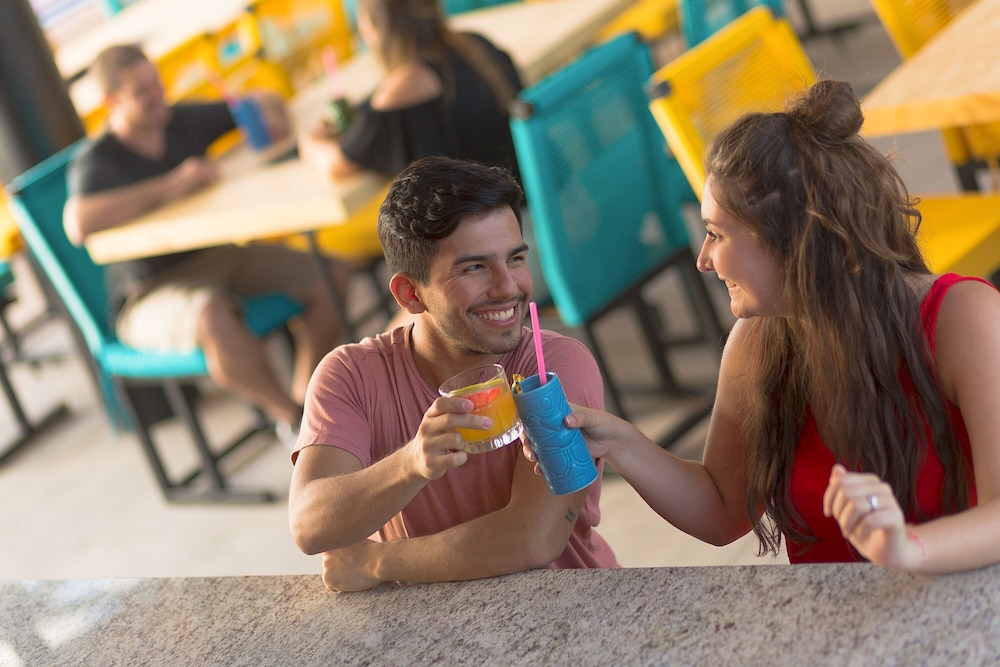 Nomads Hotel, Hostel & Bar Cancun