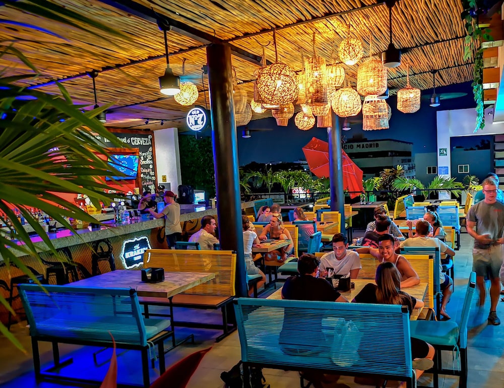 Nomads Hotel, Hostel & Bar Cancun