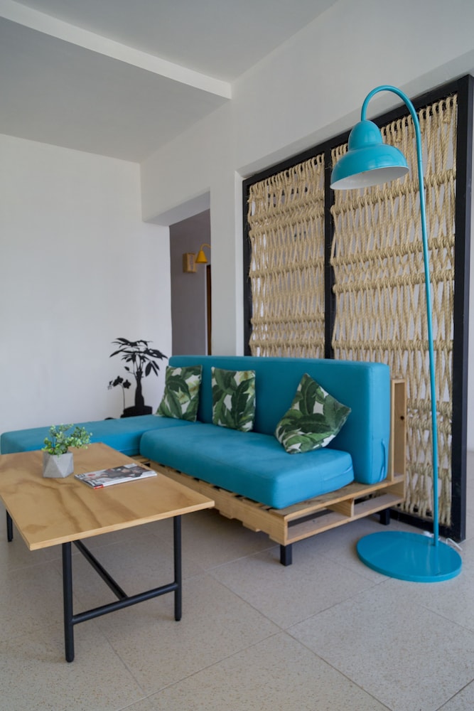 Nomads Hotel, Hostel & Bar Cancun